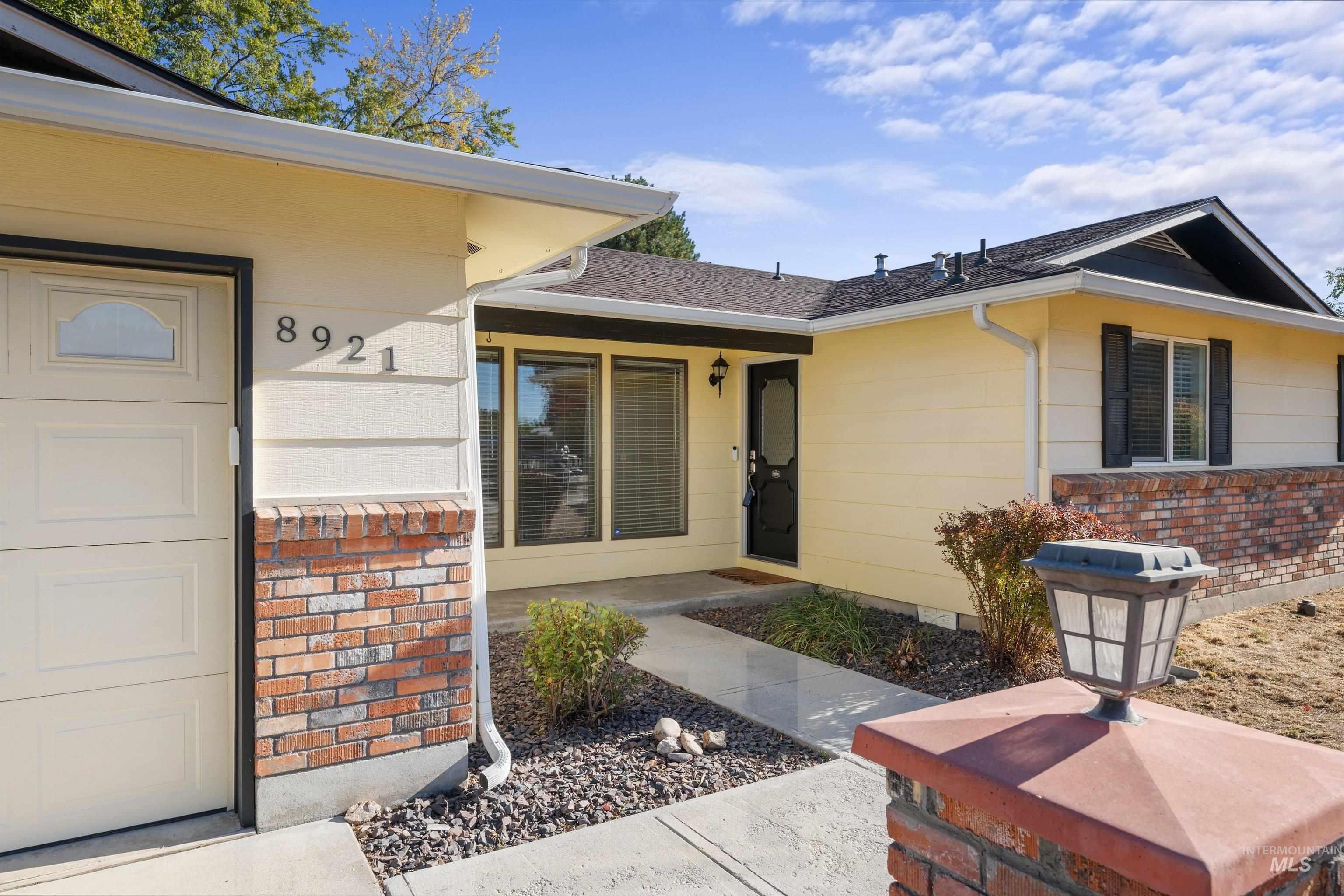 8921 W Sunflower Ct, Boise, Idaho 83704, 4 Bedrooms, 2 Bathrooms, Residential For Sale, Price $439,900,MLS 99003919