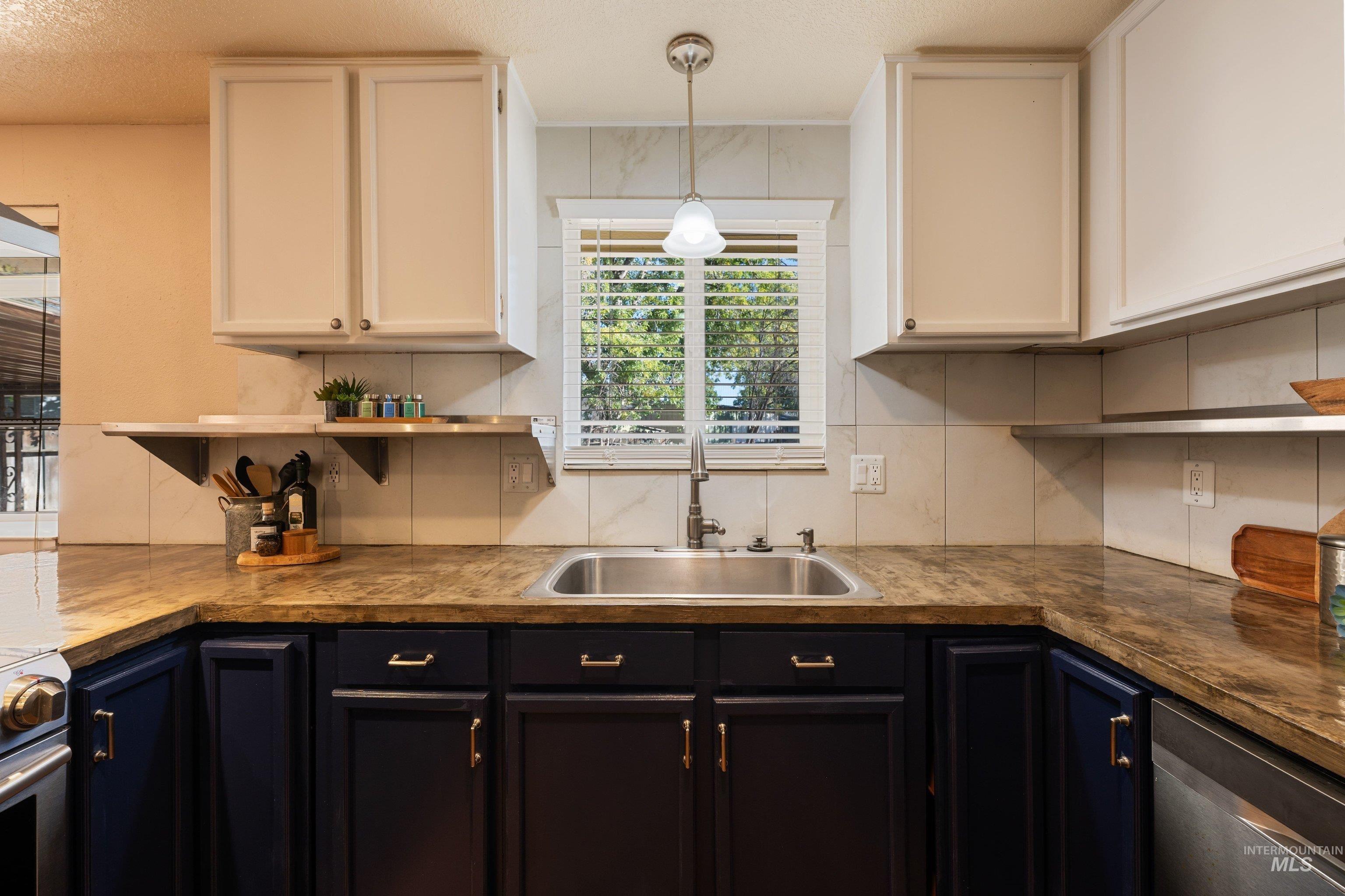 8921 W Sunflower Ct, Boise, Idaho 83704, 4 Bedrooms, 2 Bathrooms, Residential For Sale, Price $439,900,MLS 99003919