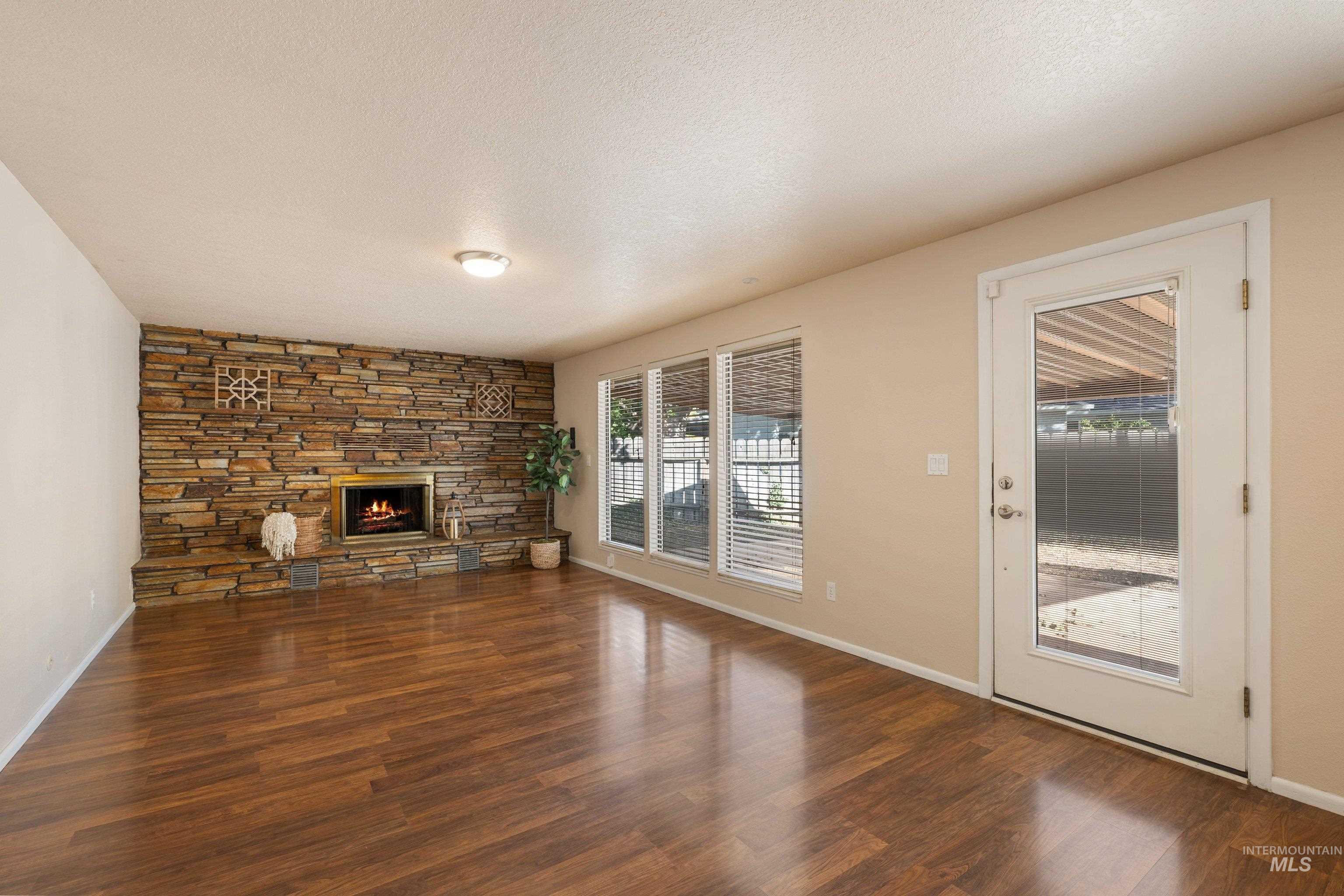 8921 W Sunflower Ct, Boise, Idaho 83704, 4 Bedrooms, 2 Bathrooms, Residential For Sale, Price $439,900,MLS 99003919