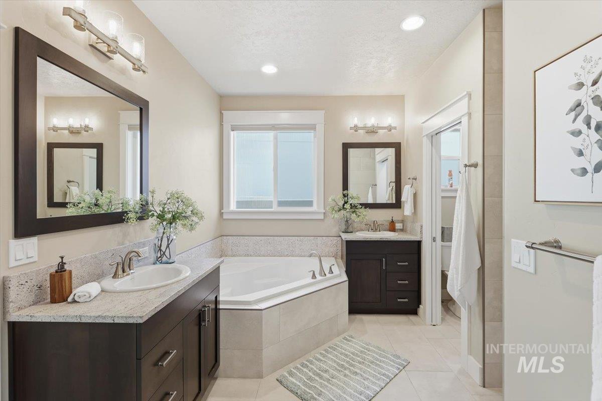 470 E Claymont Ct, Meridian, Idaho 83642, 4 Bedrooms, 2.5 Bathrooms, Residential For Sale, Price $774,900, 99003922