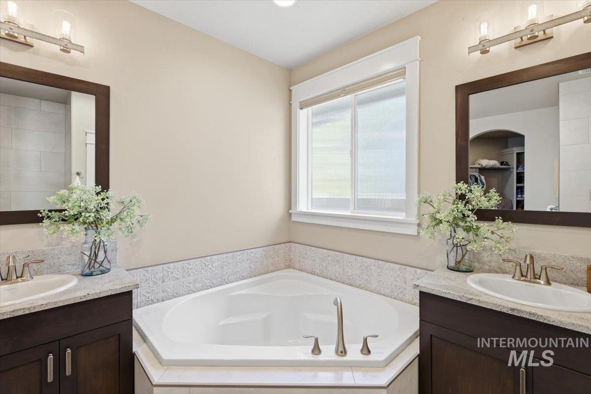 470 E Claymont Ct, Meridian, Idaho 83642, 4 Bedrooms, 2.5 Bathrooms, Residential For Sale, Price $774,900, 99003922