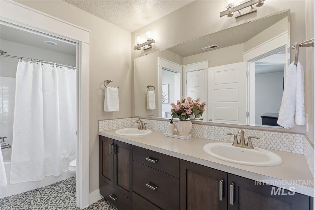 470 E Claymont Ct, Meridian, Idaho 83642, 4 Bedrooms, 2.5 Bathrooms, Residential For Sale, Price $774,900, 99003922