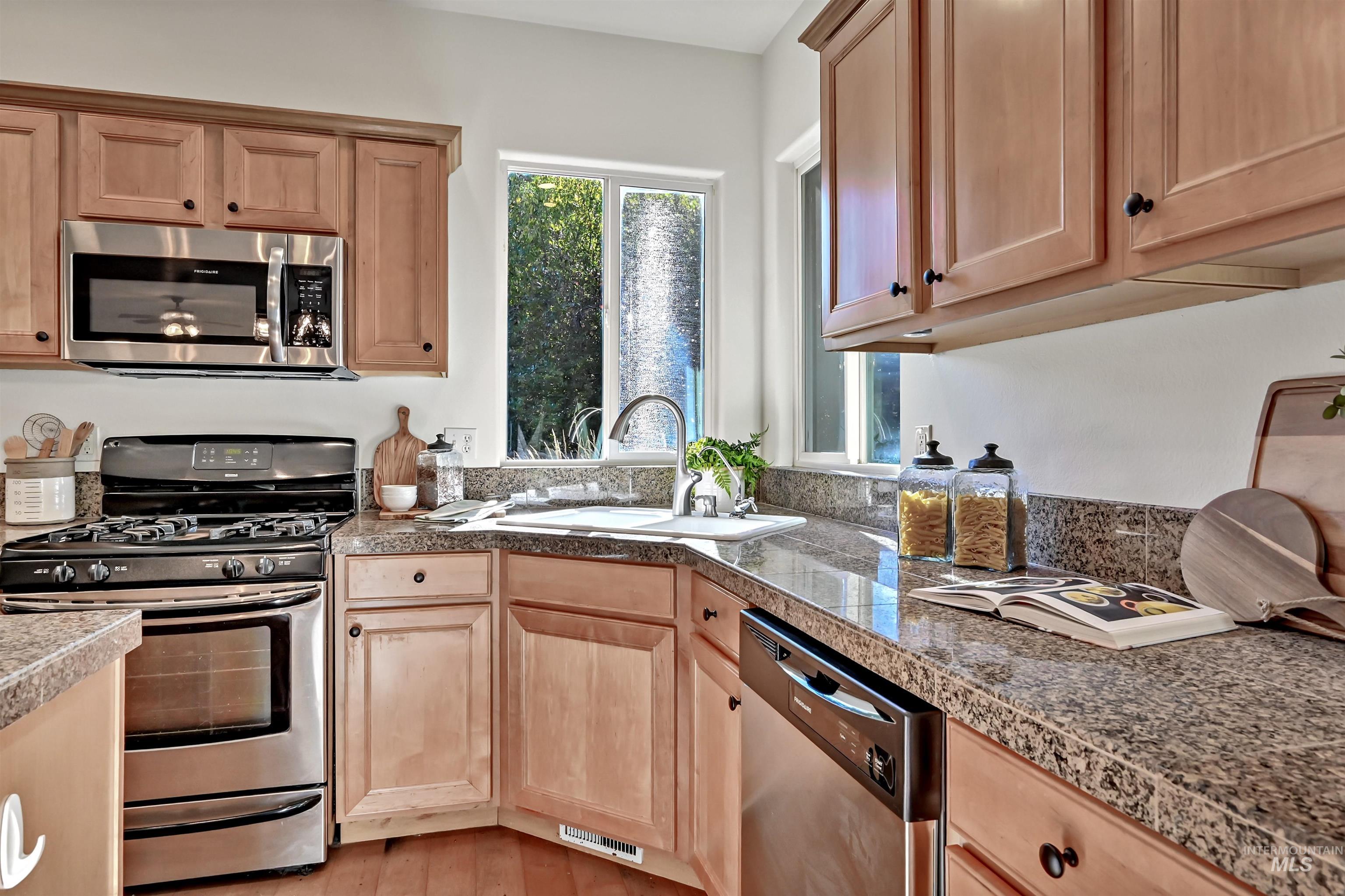 2617 W Glade Creek Dr, Meridian, Idaho 83646, 3 Bedrooms, 2 Bathrooms, Residential For Sale, Price $529,000,MLS 99003927