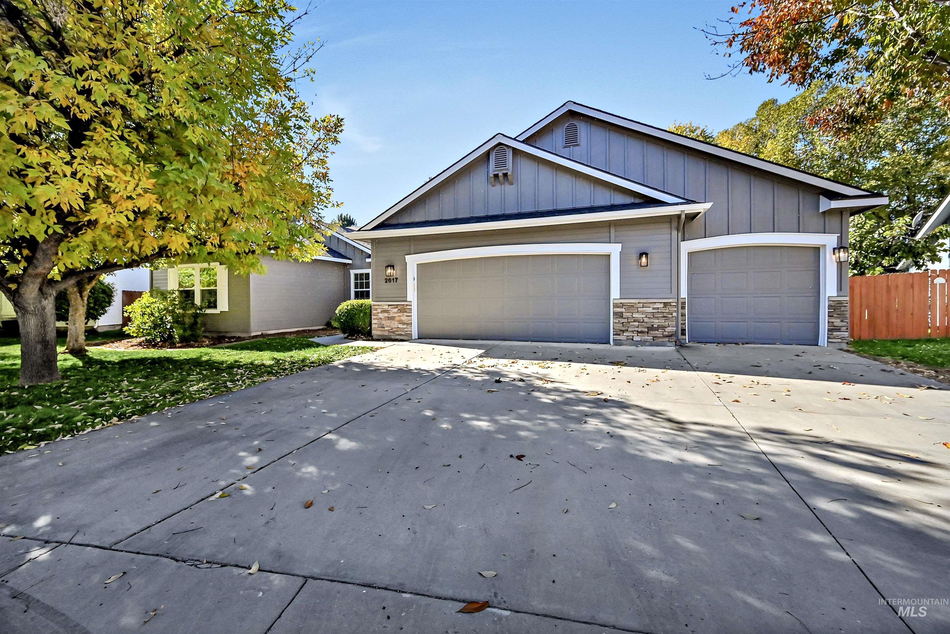 2617 W Glade Creek Dr, Meridian, Idaho 83646, 3 Bedrooms, 2 Bathrooms, Residential For Sale, Price $529,000,MLS 99003927