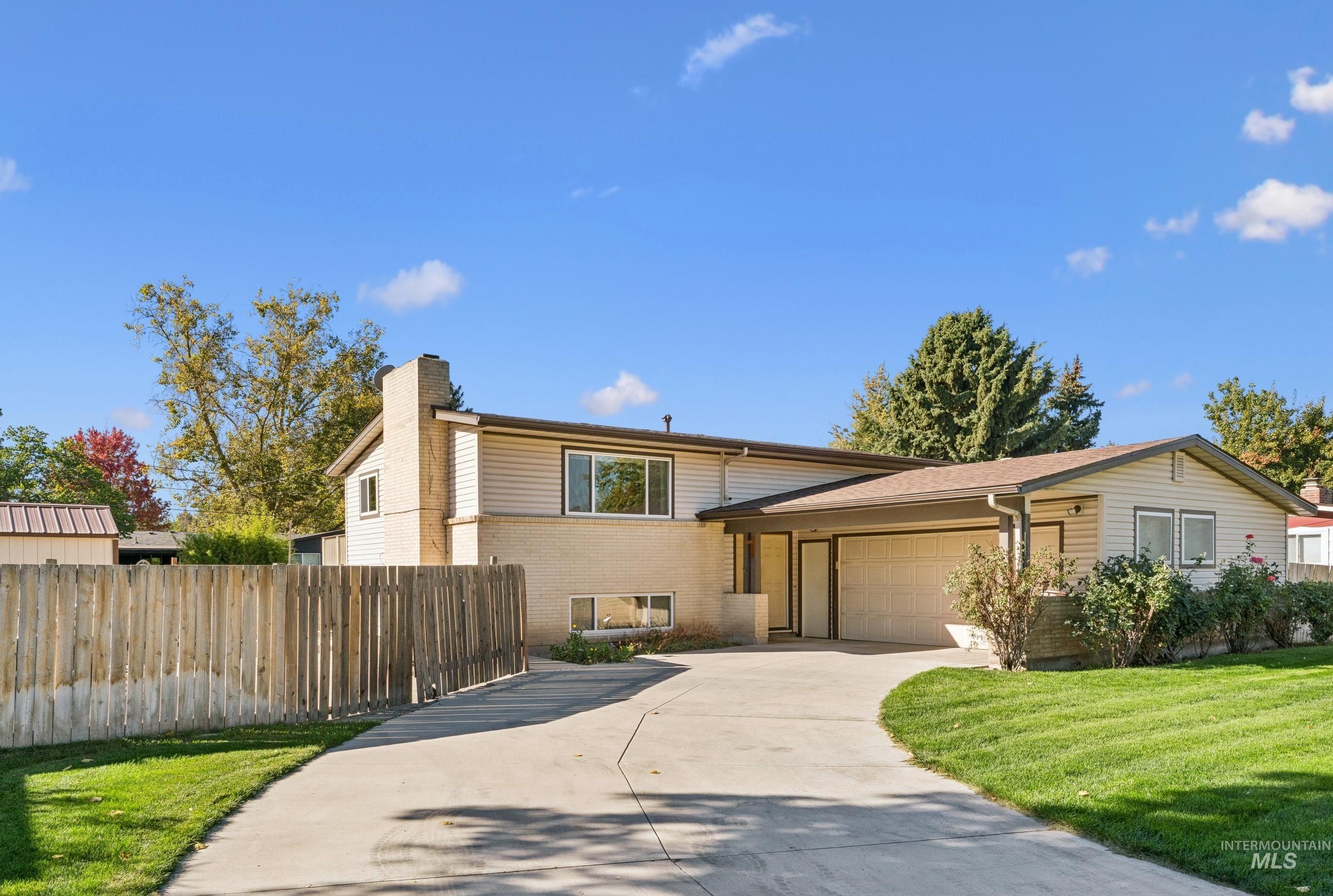 8721 W San Anita Drive, Boise, Idaho 83704, 4 Bedrooms, 2 Bathrooms, Residential For Sale, Price $449,000, 99003930