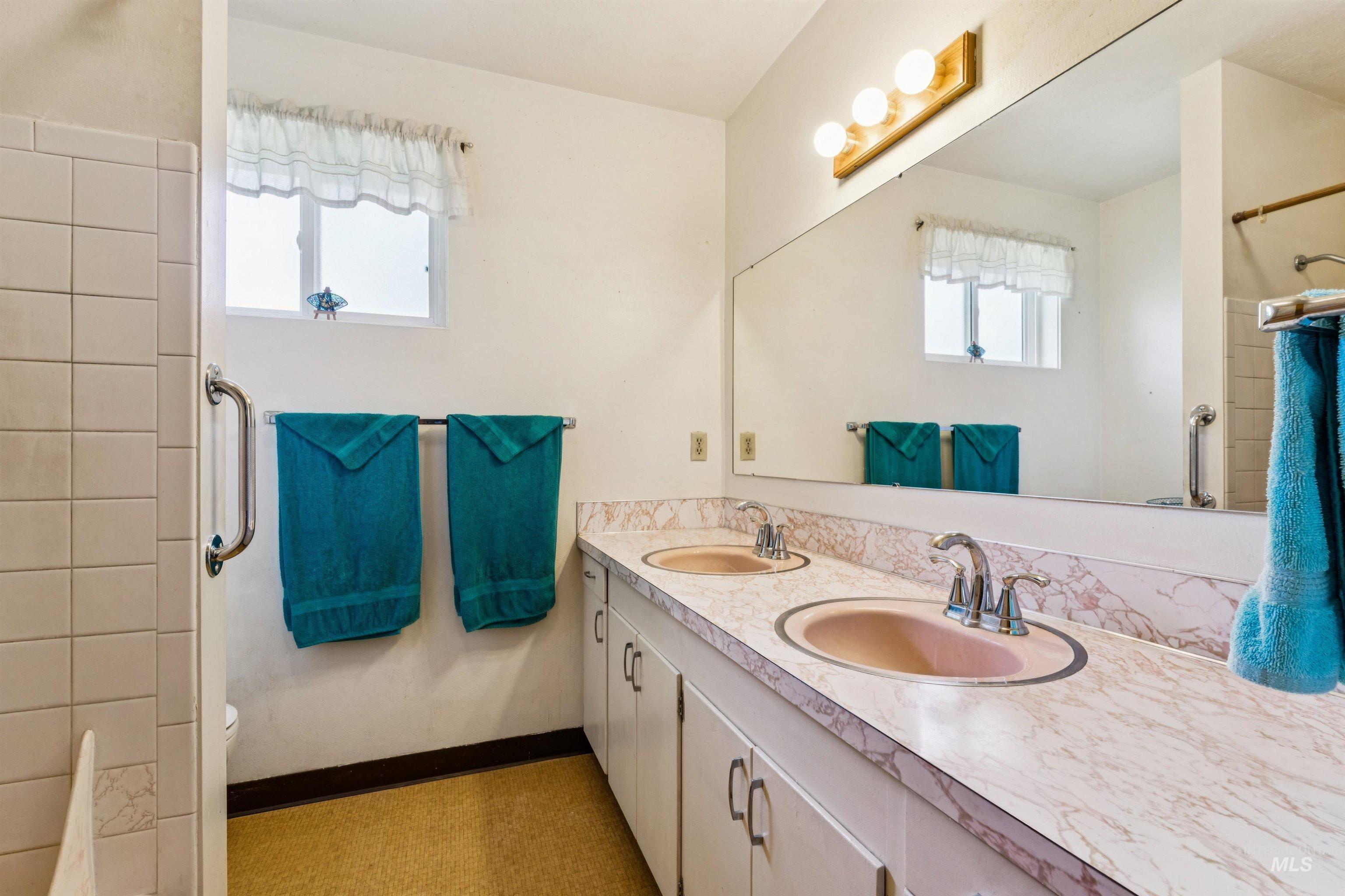 8721 W San Anita Drive, Boise, Idaho 83704, 4 Bedrooms, 2 Bathrooms, Residential For Sale, Price $449,000, 99003930