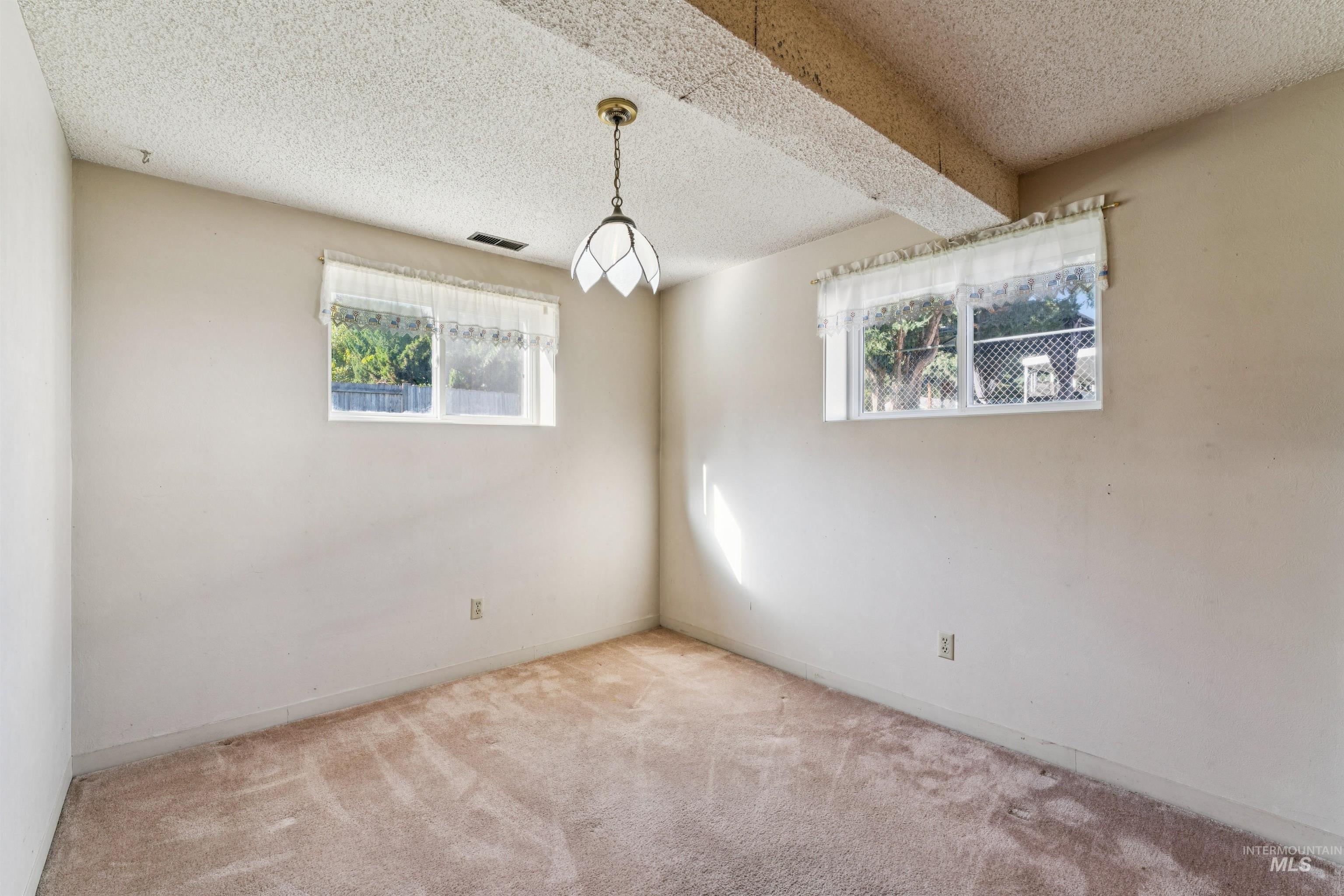 8721 W San Anita Drive, Boise, Idaho 83704, 4 Bedrooms, 2 Bathrooms, Residential For Sale, Price $449,000, 99003930