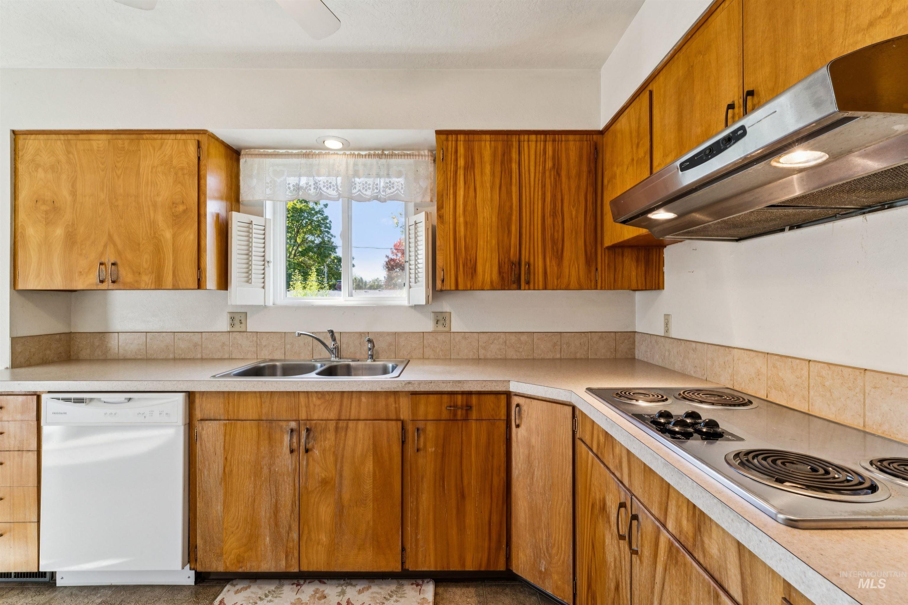 8721 W San Anita Drive, Boise, Idaho 83704, 4 Bedrooms, 2 Bathrooms, Residential For Sale, Price $449,000, 99003930