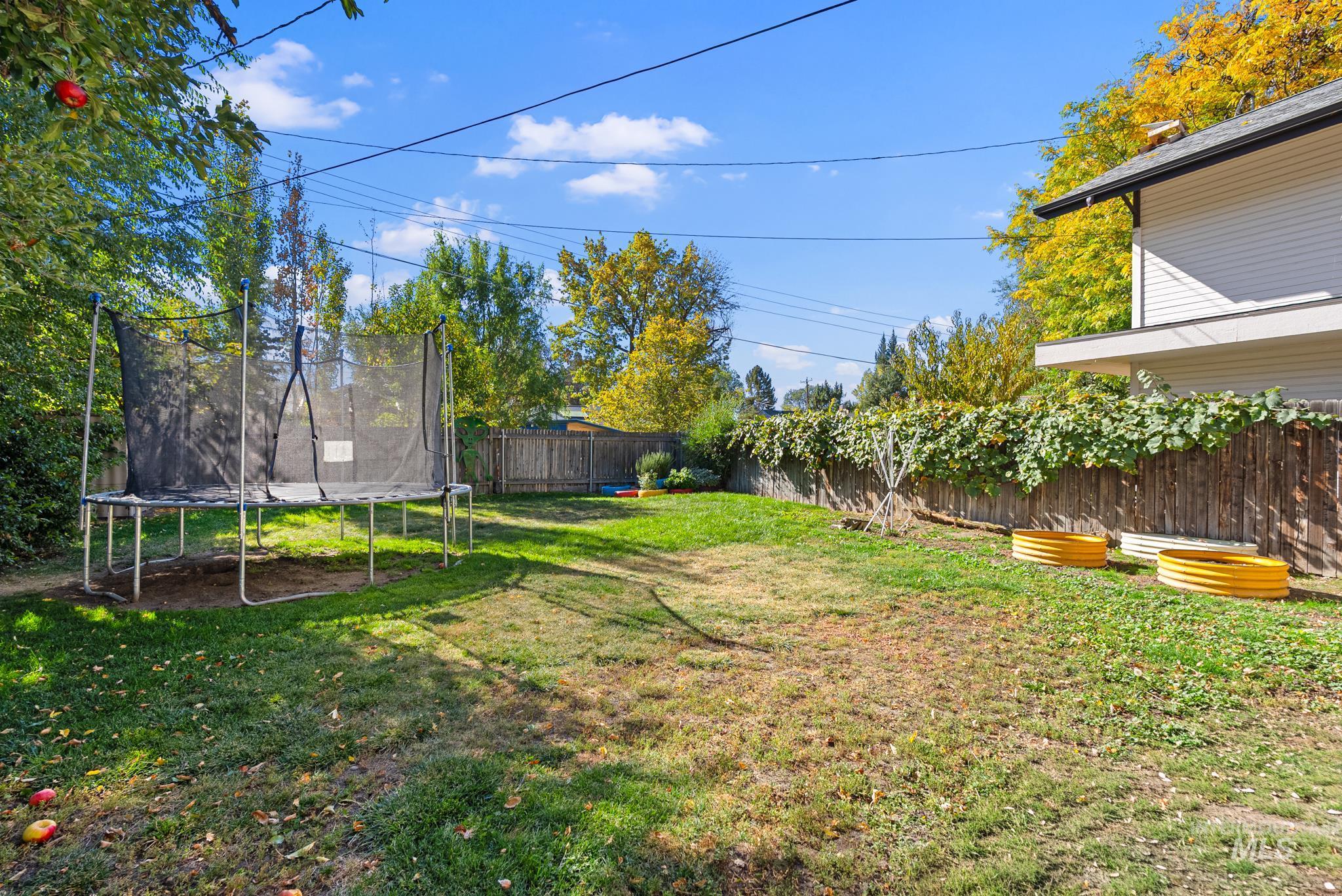 3205 W Edgemoor Rd, Boise, Idaho 83703, 3 Bedrooms, 1 Bathroom, Residential For Sale, Price $385,000, 99003942