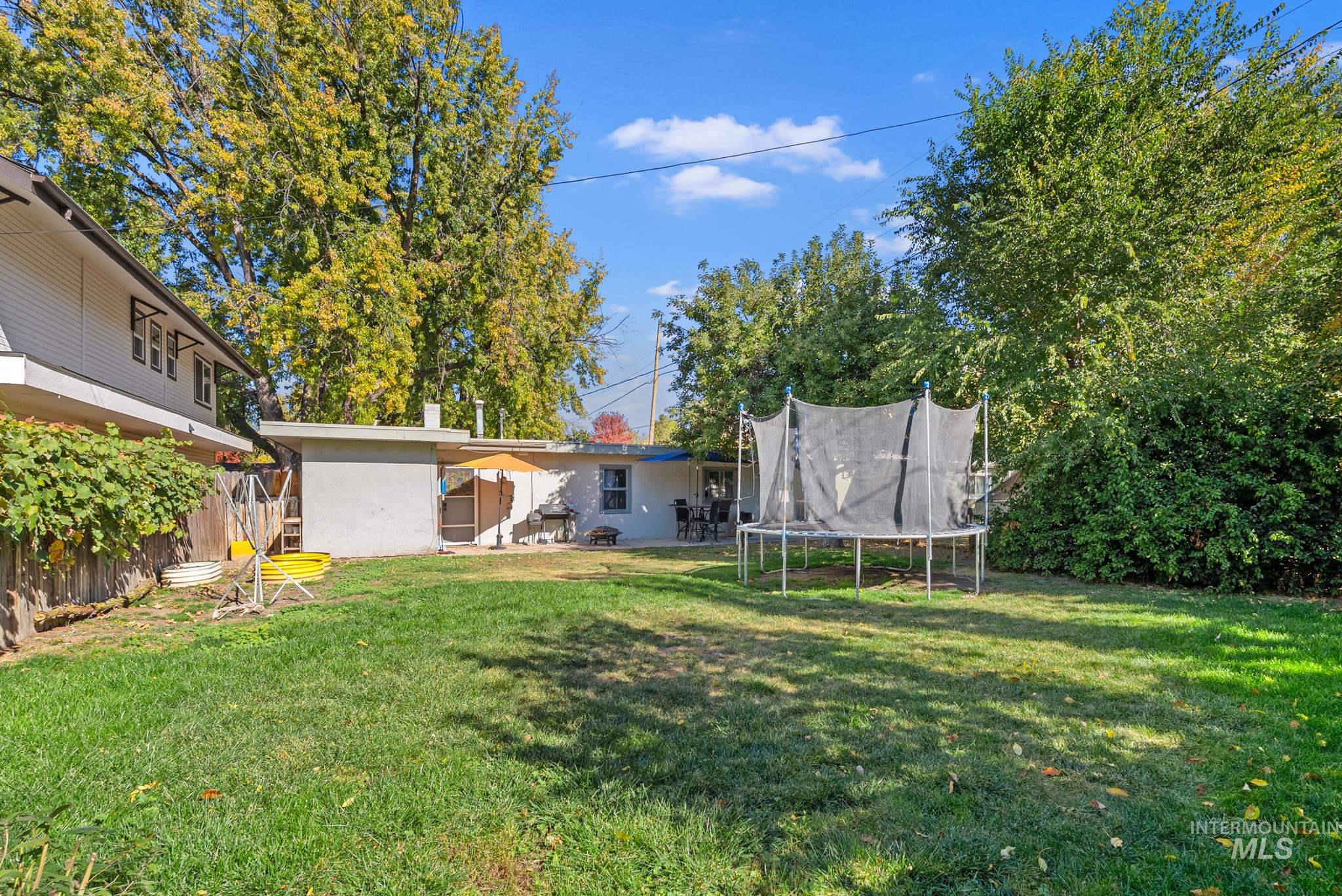 3205 W Edgemoor Rd, Boise, Idaho 83703, 3 Bedrooms, 1 Bathroom, Residential For Sale, Price $385,000, 99003942
