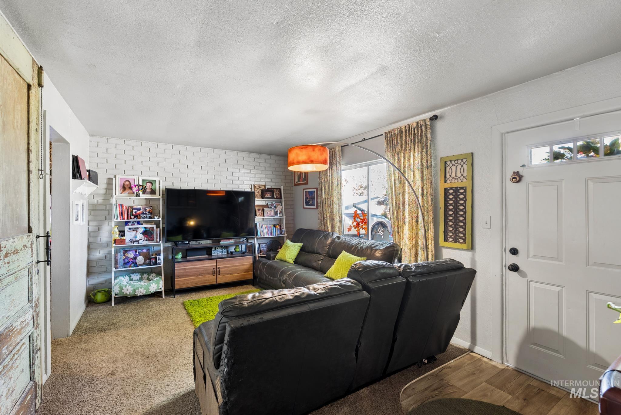 3205 W Edgemoor Rd, Boise, Idaho 83703, 3 Bedrooms, 1 Bathroom, Residential For Sale, Price $385,000, 99003942