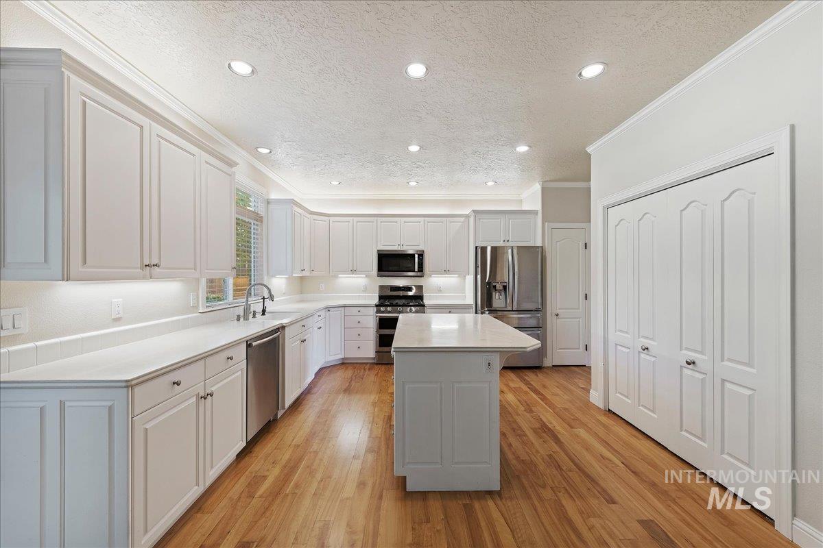 2328 E Faunhill Dr., Eagle, Idaho 83616, 4 Bedrooms, 3 Bathrooms, Residential For Sale, Price $819,000,MLS 99003944