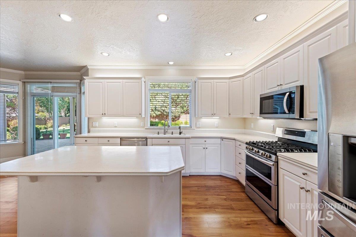 2328 E Faunhill Dr., Eagle, Idaho 83616, 4 Bedrooms, 3 Bathrooms, Residential For Sale, Price $819,000,MLS 99003944