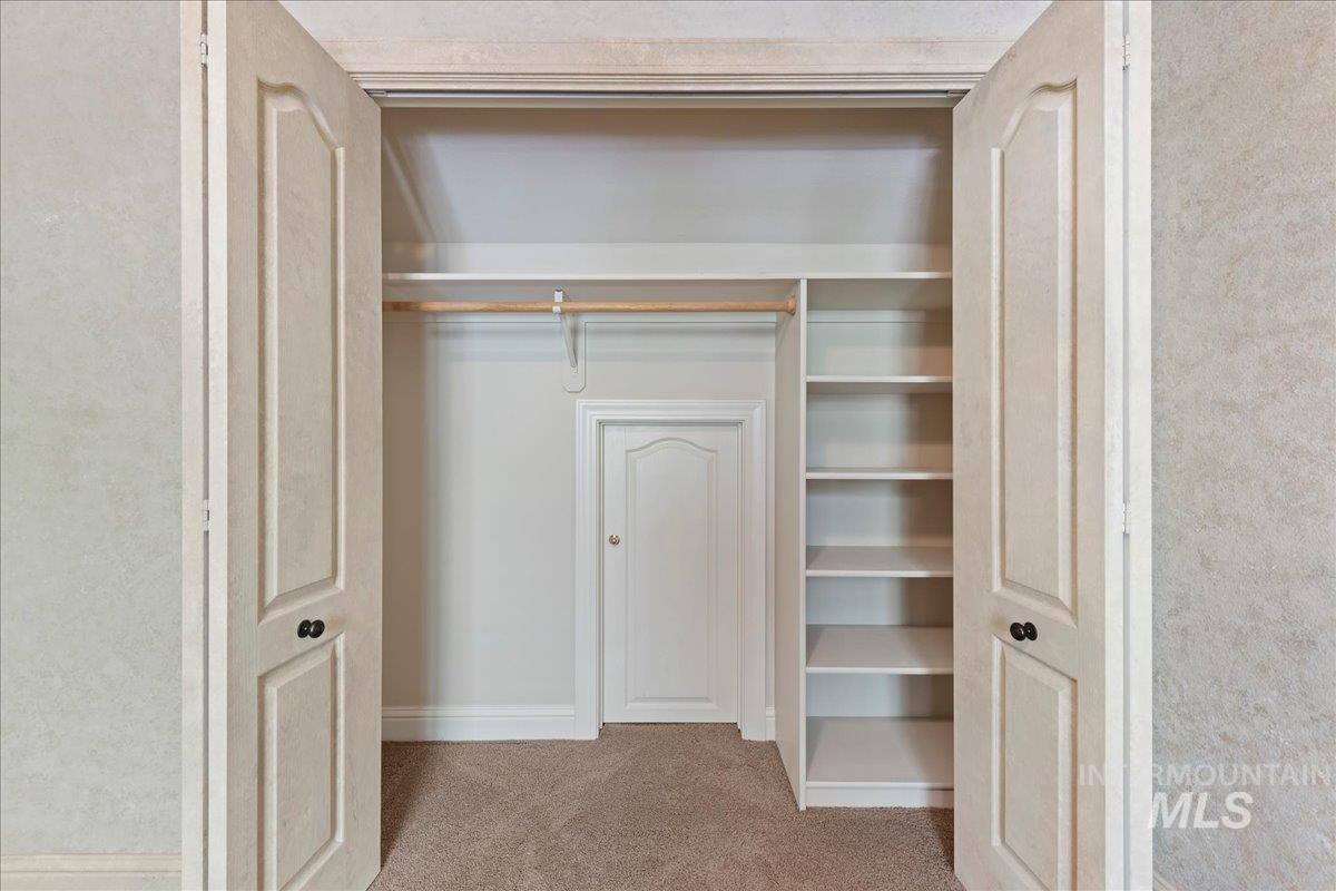 2328 E Faunhill Dr., Eagle, Idaho 83616, 4 Bedrooms, 3 Bathrooms, Residential For Sale, Price $819,000,MLS 99003944