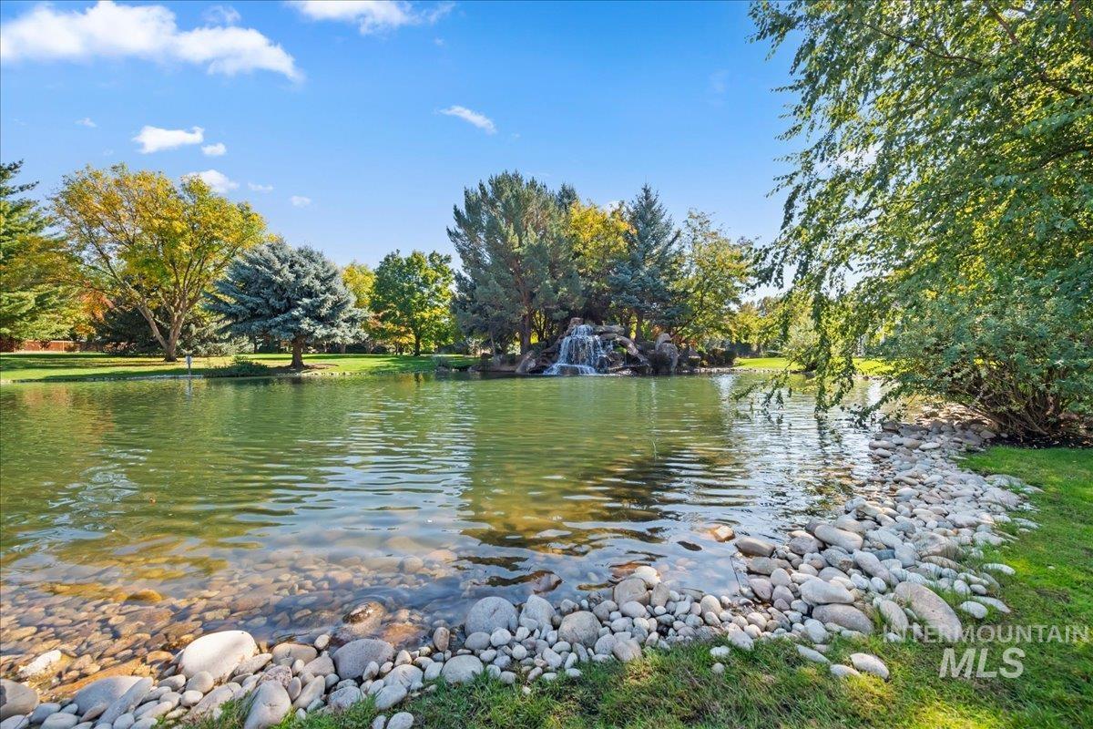 2328 E Faunhill Dr., Eagle, Idaho 83616, 4 Bedrooms, 3 Bathrooms, Residential For Sale, Price $819,000,MLS 99003944