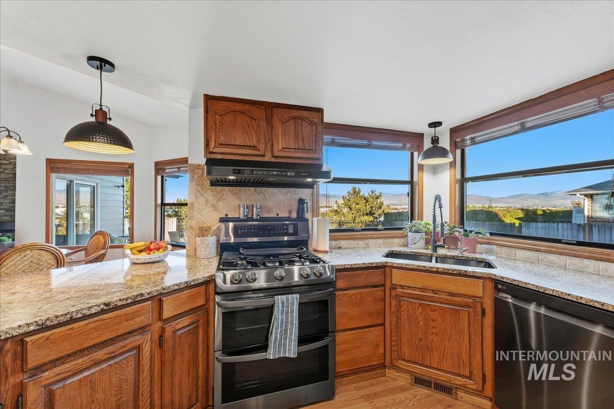 8780 W Clovis Dr, Boise, Idaho 83709, 4 Bedrooms, 3.5 Bathrooms, Residential For Sale, Price $839,900,MLS 99003945