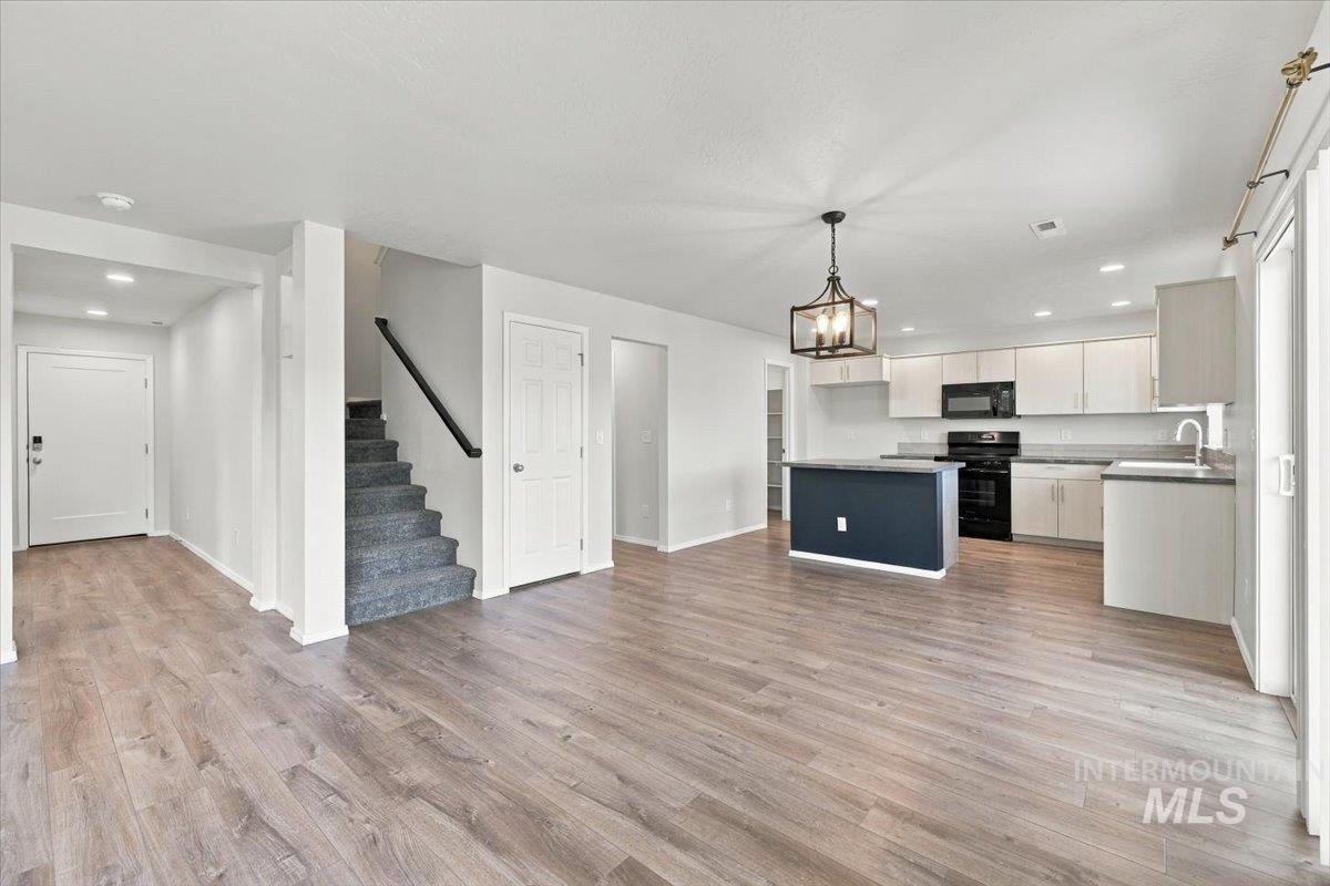 7404 E Marble Springs Dr, Nampa, Idaho 83687, 4 Bedrooms, 2.5 Bathrooms, Residential For Sale, Price $469,900, 99003947