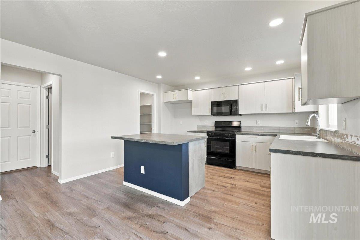 7404 E Marble Springs Dr, Nampa, Idaho 83687, 4 Bedrooms, 2.5 Bathrooms, Residential For Sale, Price $469,900, 99003947