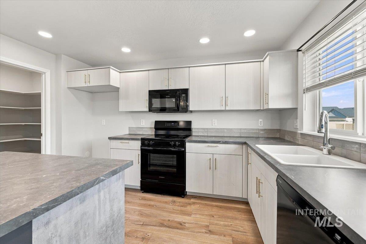 7404 E Marble Springs Dr, Nampa, Idaho 83687, 4 Bedrooms, 2.5 Bathrooms, Residential For Sale, Price $469,900, 99003947