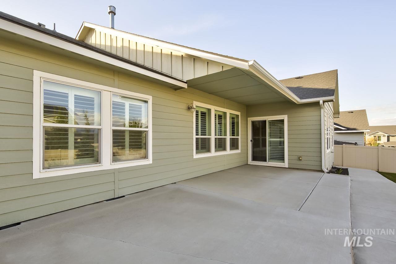 1817 W Henry's Fork Drive, Meridian, Idaho 83642, 4 Bedrooms, 2 Bathrooms, Residential For Sale, Price $572,900, 99003951