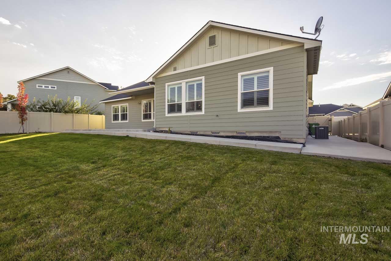 1817 W Henry's Fork Drive, Meridian, Idaho 83642, 4 Bedrooms, 2 Bathrooms, Residential For Sale, Price $572,900, 99003951