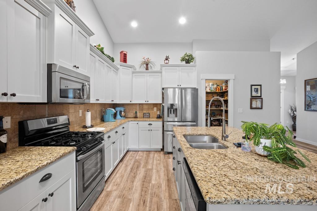11043 W Wildlife St, Star, Idaho 83669, 4 Bedrooms, 2.5 Bathrooms, Residential For Sale, Price $580,000, 99003954