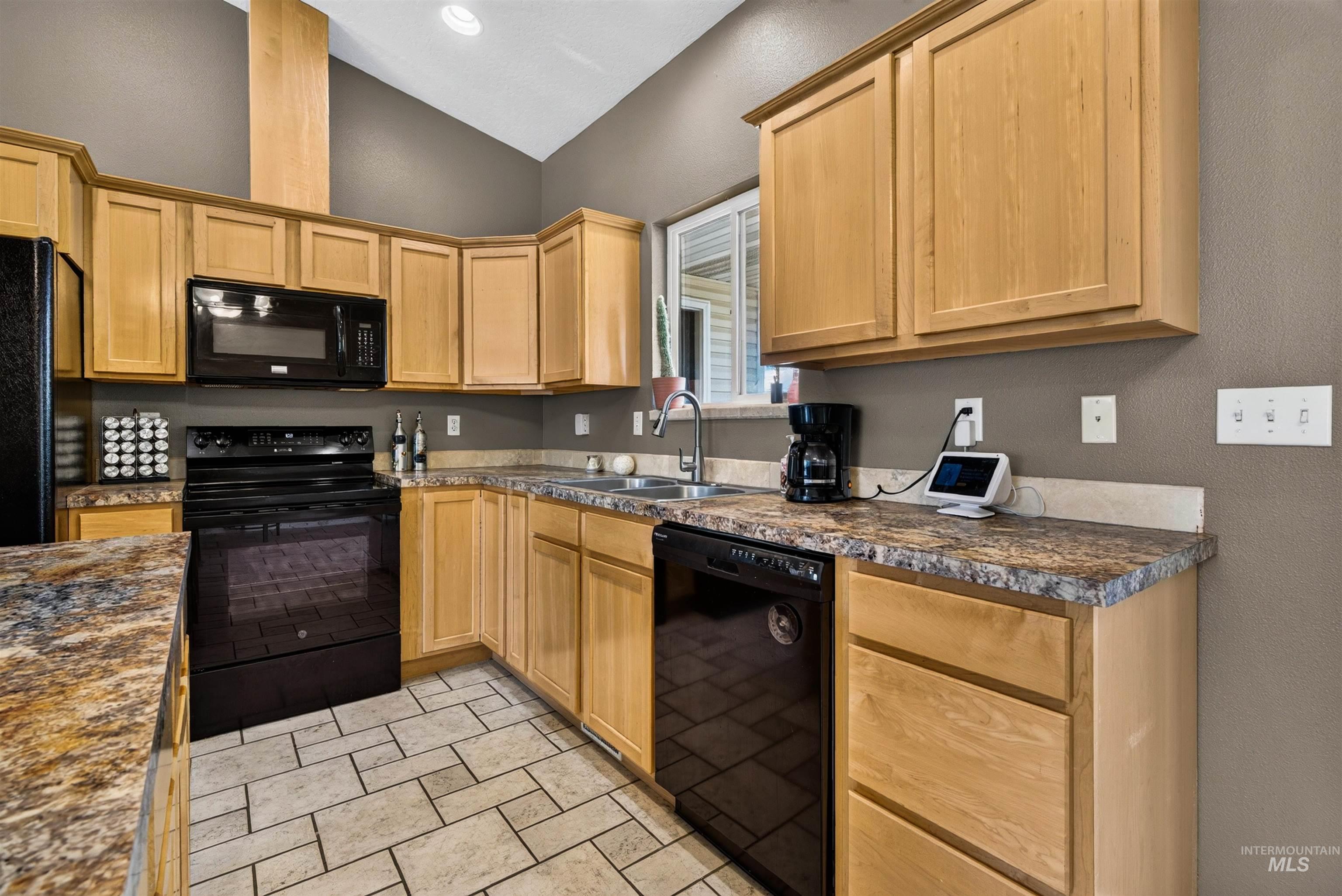 7718 Cedarbrook dr, Nampa, Idaho 83687, 3 Bedrooms, 2 Bathrooms, Residential For Sale, Price $410,000, 99003955