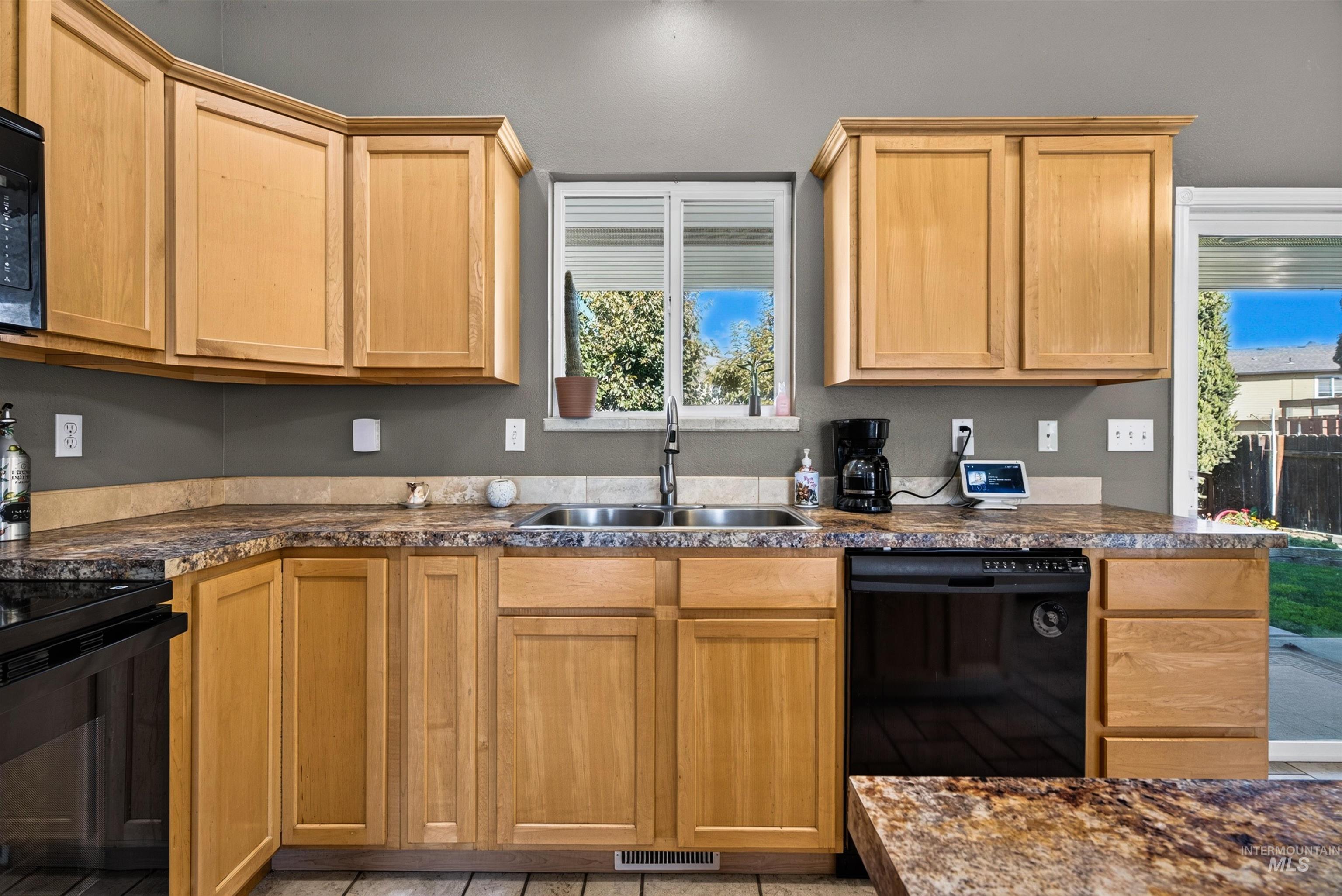 7718 Cedarbrook dr, Nampa, Idaho 83687, 3 Bedrooms, 2 Bathrooms, Residential For Sale, Price $410,000, 99003955