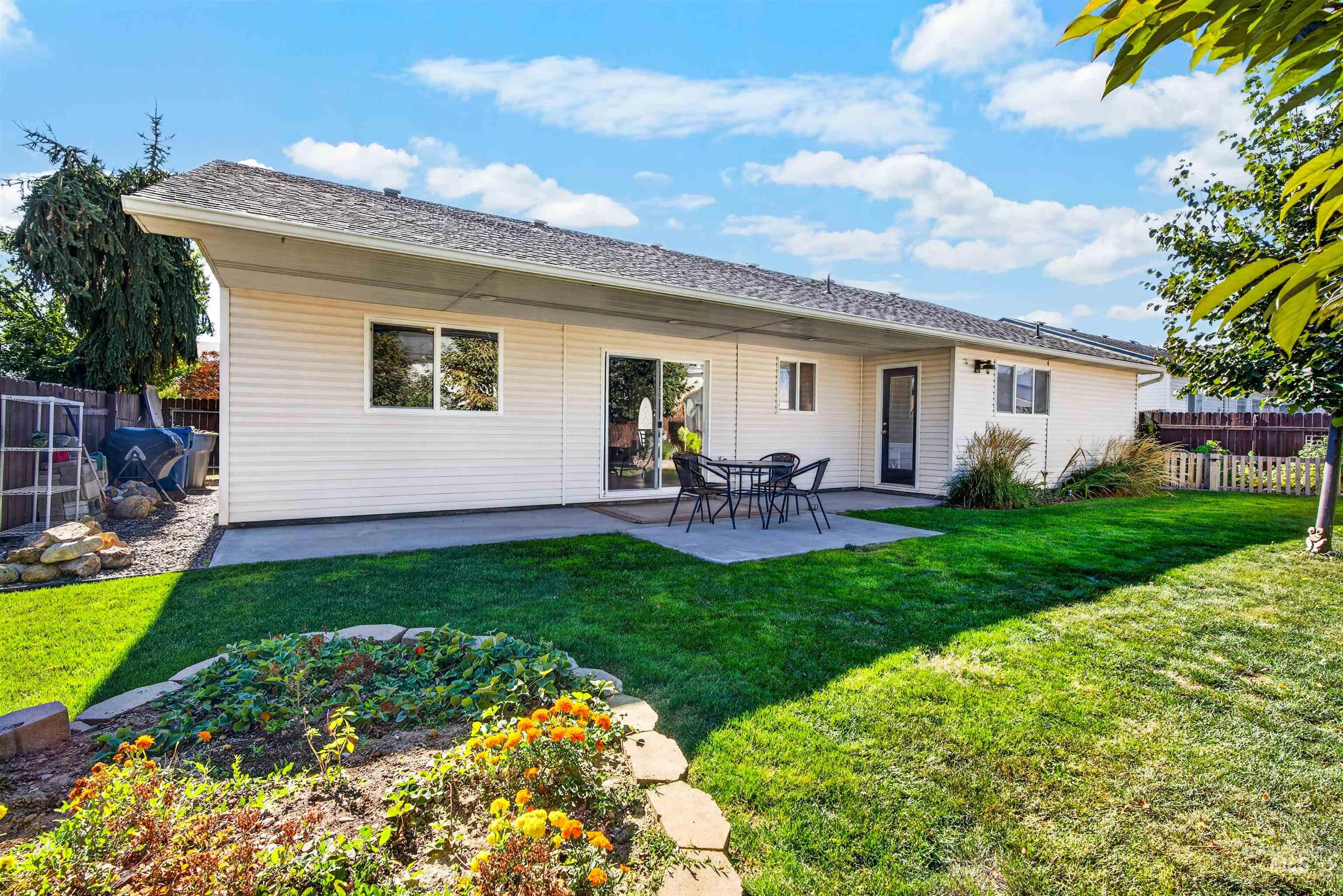 7718 Cedarbrook dr, Nampa, Idaho 83687, 3 Bedrooms, 2 Bathrooms, Residential For Sale, Price $410,000, 99003955