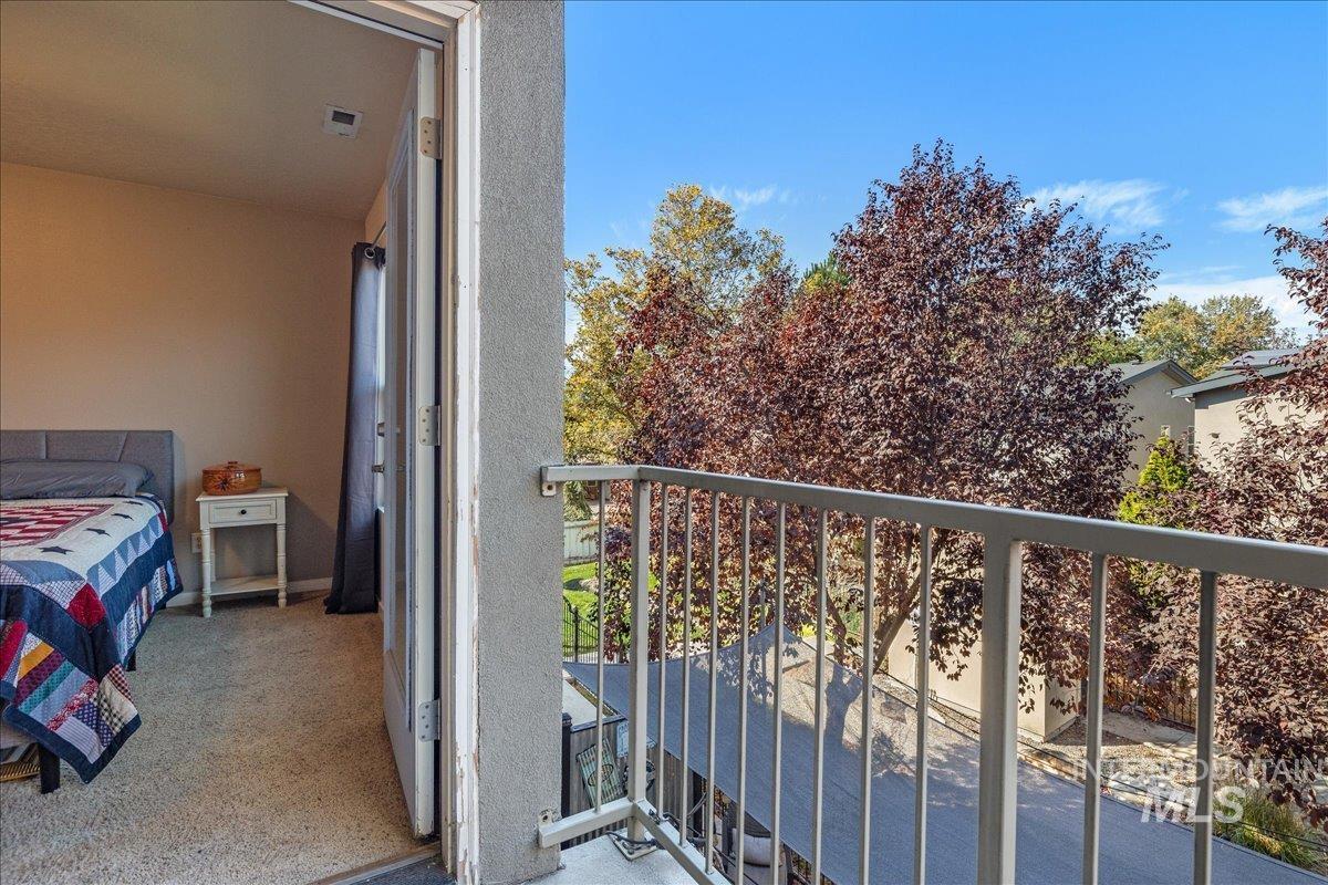 328 E Water Pocket Ln., Garden City, Idaho 83714, 2 Bedrooms, 2.5 Bathrooms, Residential For Sale, Price $640,000, 99003957