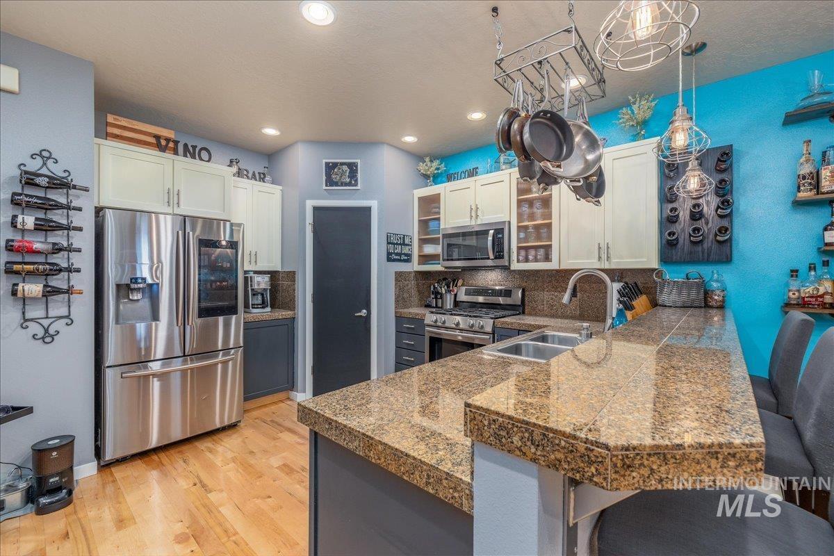 328 E Water Pocket Ln., Garden City, Idaho 83714, 2 Bedrooms, 2.5 Bathrooms, Residential For Sale, Price $640,000, 99003957