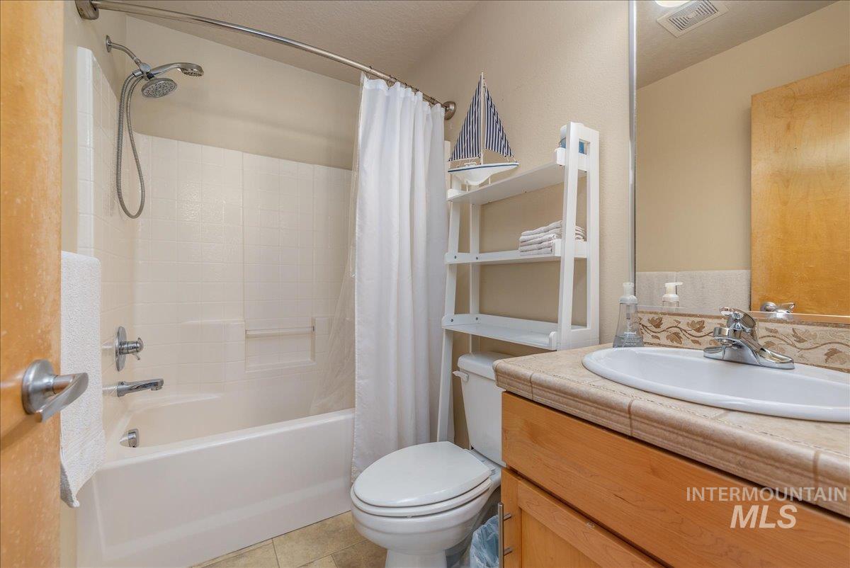 328 E Water Pocket Ln., Garden City, Idaho 83714, 2 Bedrooms, 2.5 Bathrooms, Residential For Sale, Price $640,000, 99003957