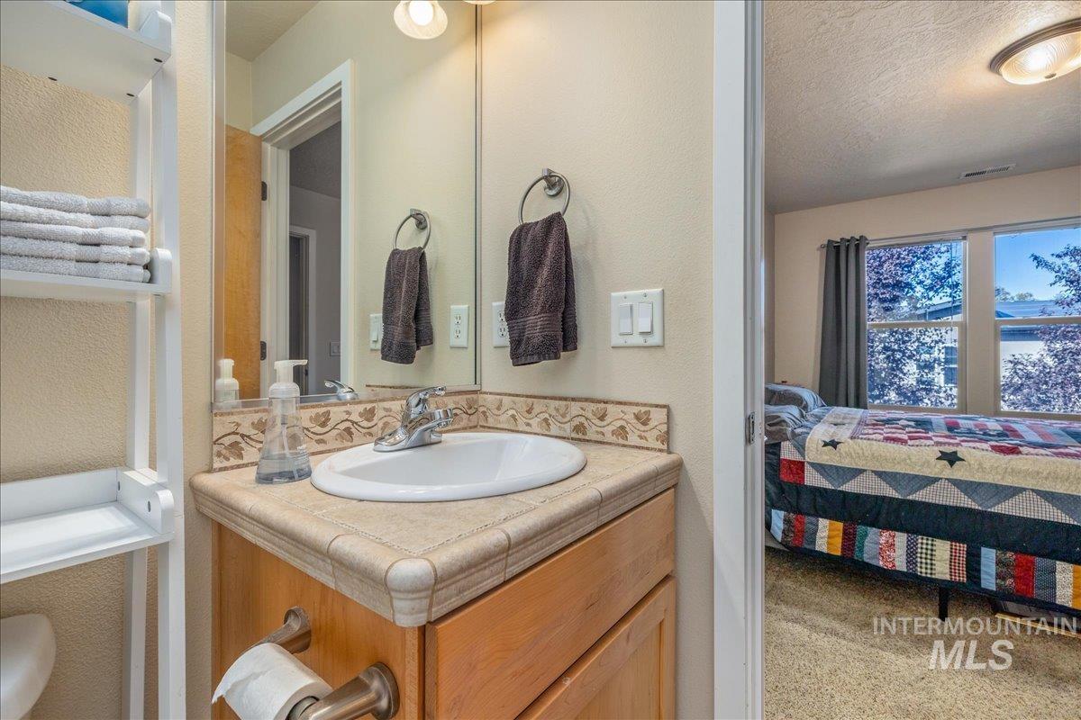 328 E Water Pocket Ln., Garden City, Idaho 83714, 2 Bedrooms, 2.5 Bathrooms, Residential For Sale, Price $640,000, 99003957