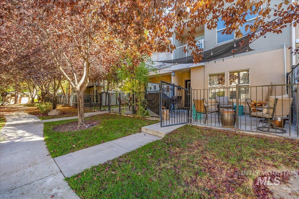 328 E Water Pocket Ln., Garden City, Idaho 83714, 2 Bedrooms, 2.5 Bathrooms, Residential For Sale, Price $640,000, 99003957