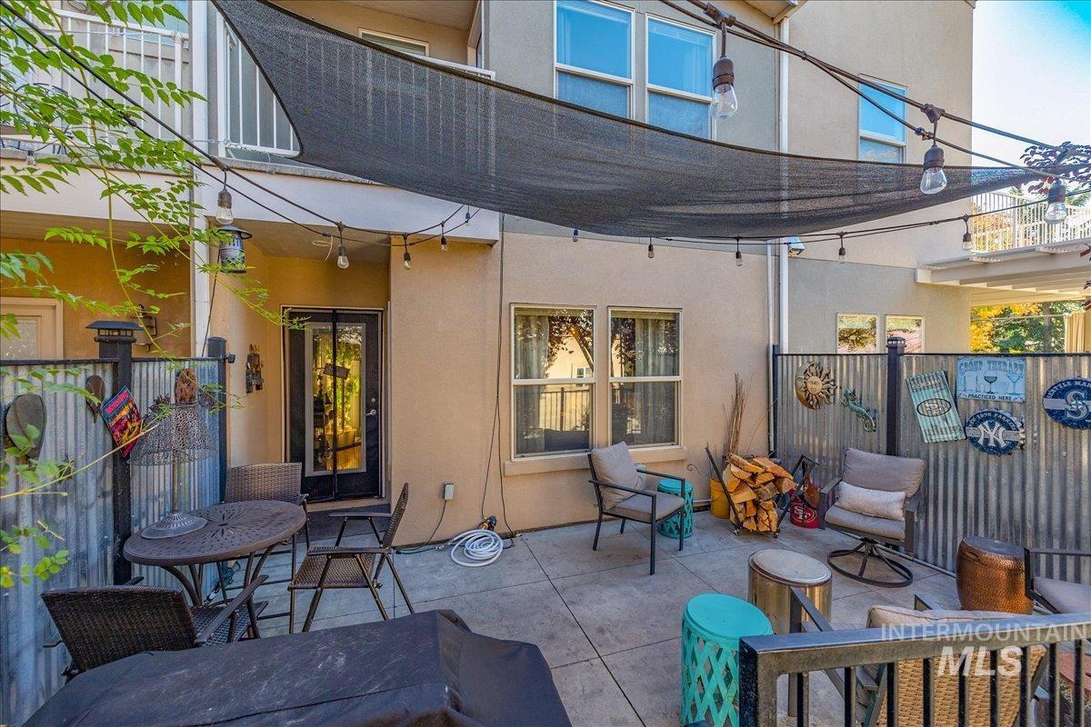 328 E Water Pocket Ln., Garden City, Idaho 83714, 2 Bedrooms, 2.5 Bathrooms, Residential For Sale, Price $640,000, 99003957