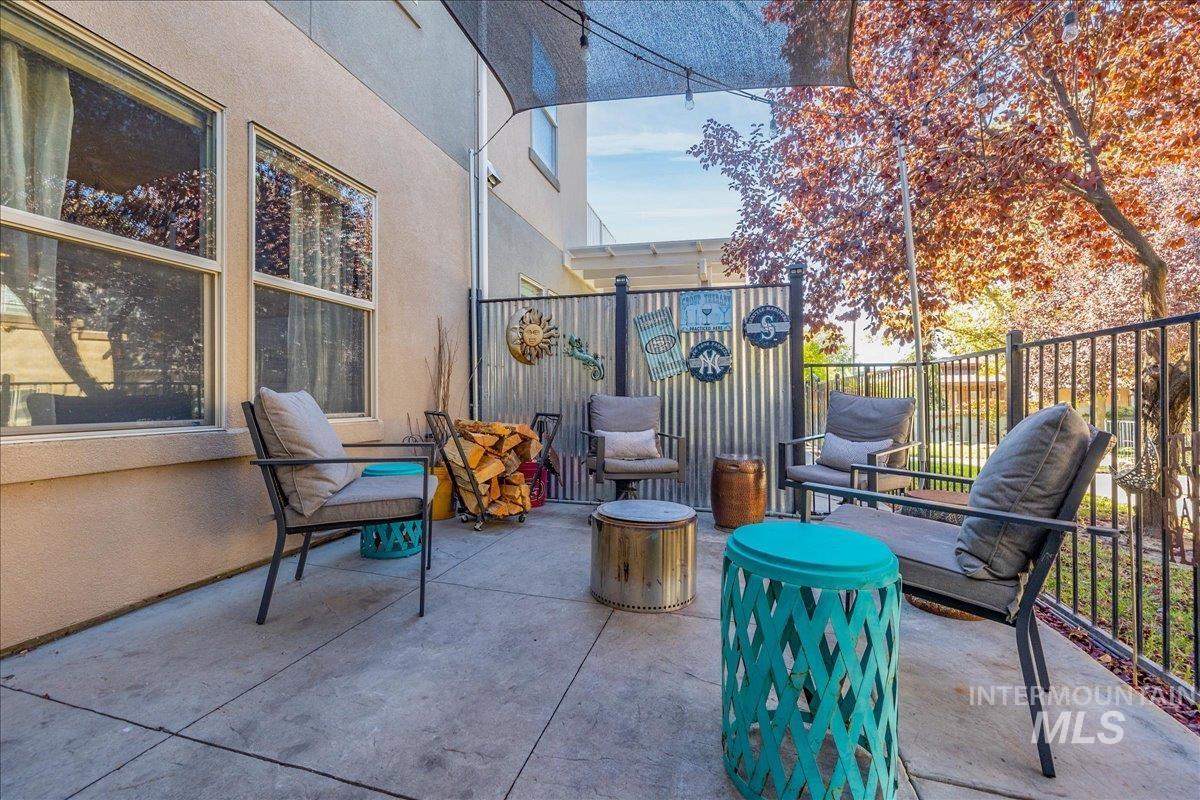 328 E Water Pocket Ln., Garden City, Idaho 83714, 2 Bedrooms, 2.5 Bathrooms, Residential For Sale, Price $640,000, 99003957