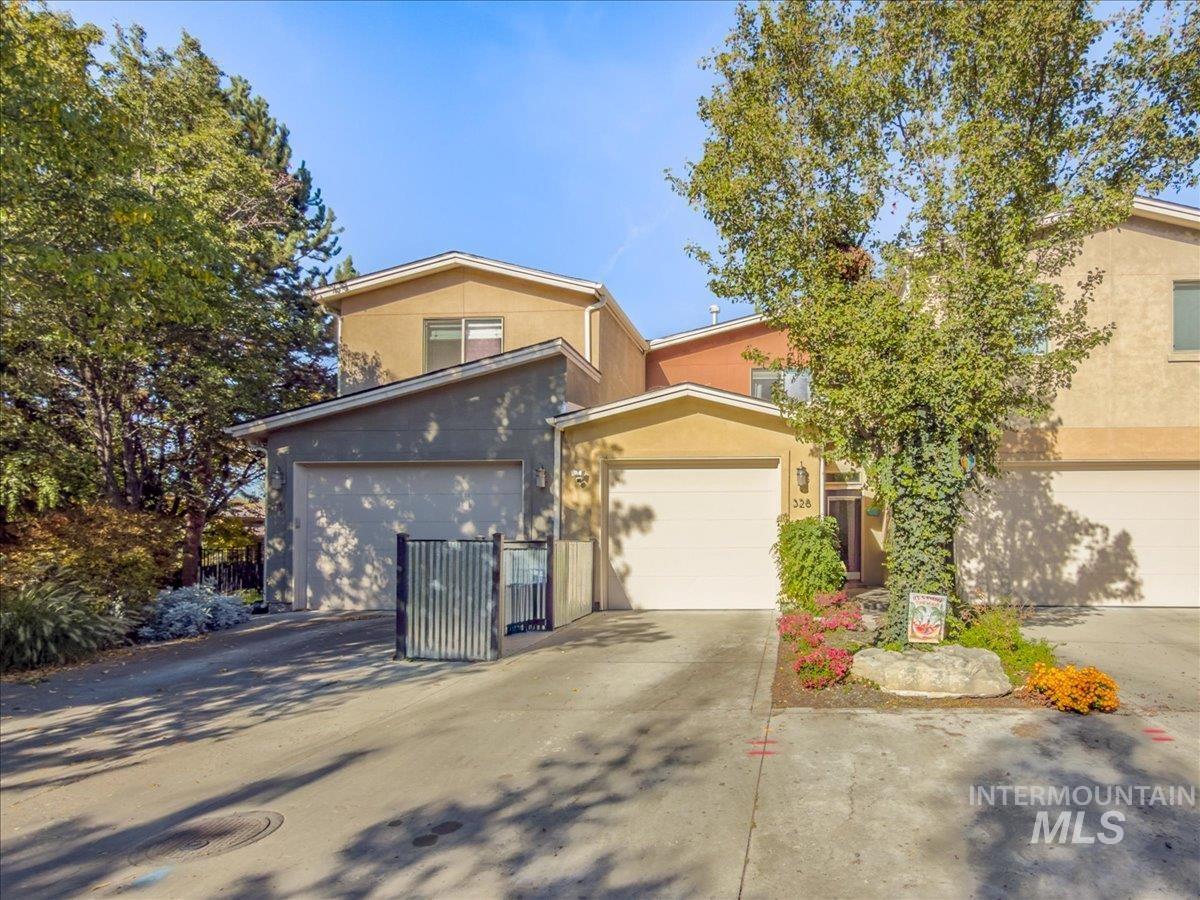 328 E Water Pocket Ln., Garden City, Idaho 83714, 2 Bedrooms, 2.5 Bathrooms, Residential For Sale, Price $640,000, 99003957
