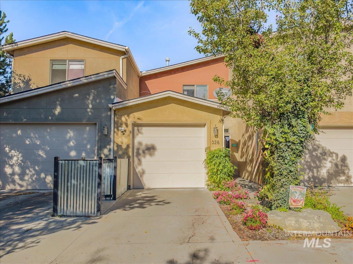 328 E Water Pocket Ln., Garden City, Idaho 83714, 2 Bedrooms, 2.5 Bathrooms, Residential For Sale, Price $640,000, 99003957