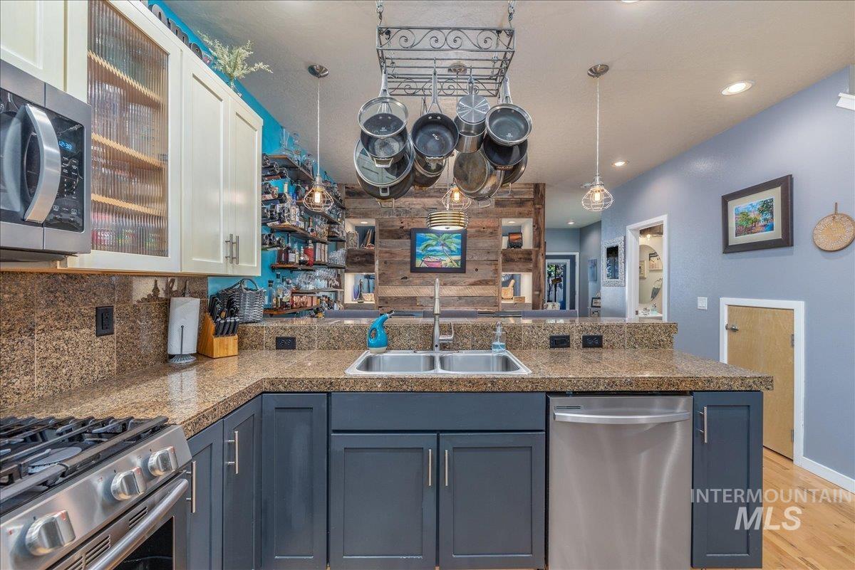 328 E Water Pocket Ln., Garden City, Idaho 83714, 2 Bedrooms, 2.5 Bathrooms, Residential For Sale, Price $640,000, 99003957