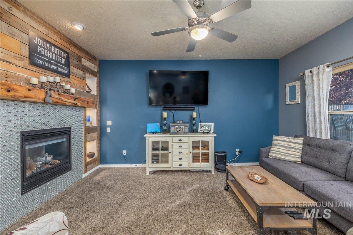 328 E Water Pocket Ln., Garden City, Idaho 83714, 2 Bedrooms, 2.5 Bathrooms, Residential For Sale, Price $640,000, 99003957