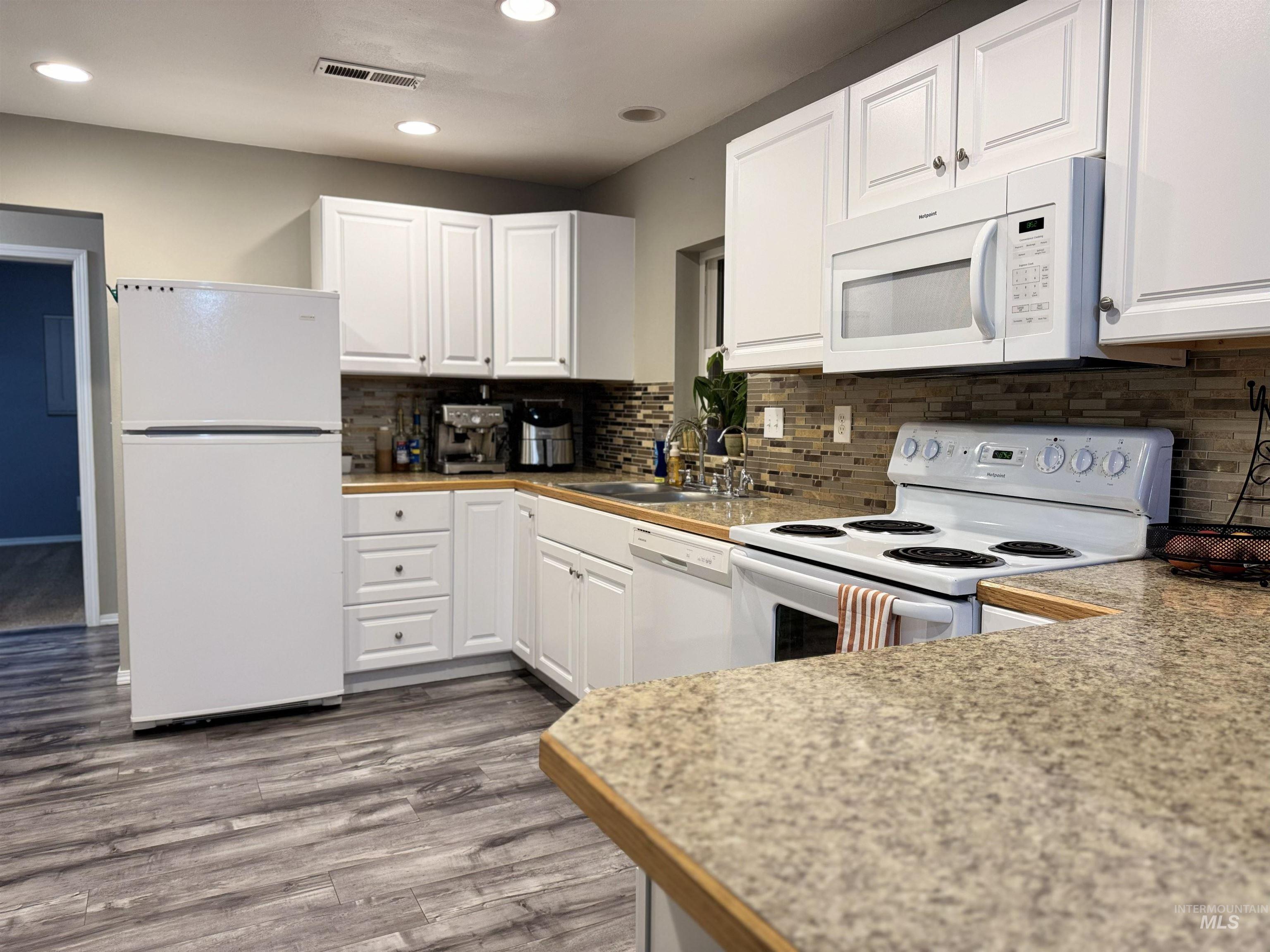 636 E 3rd St, Emmett, Idaho 83617, 3 Bedrooms, 2 Bathrooms, Residential For Sale, Price $320,000, 99003961