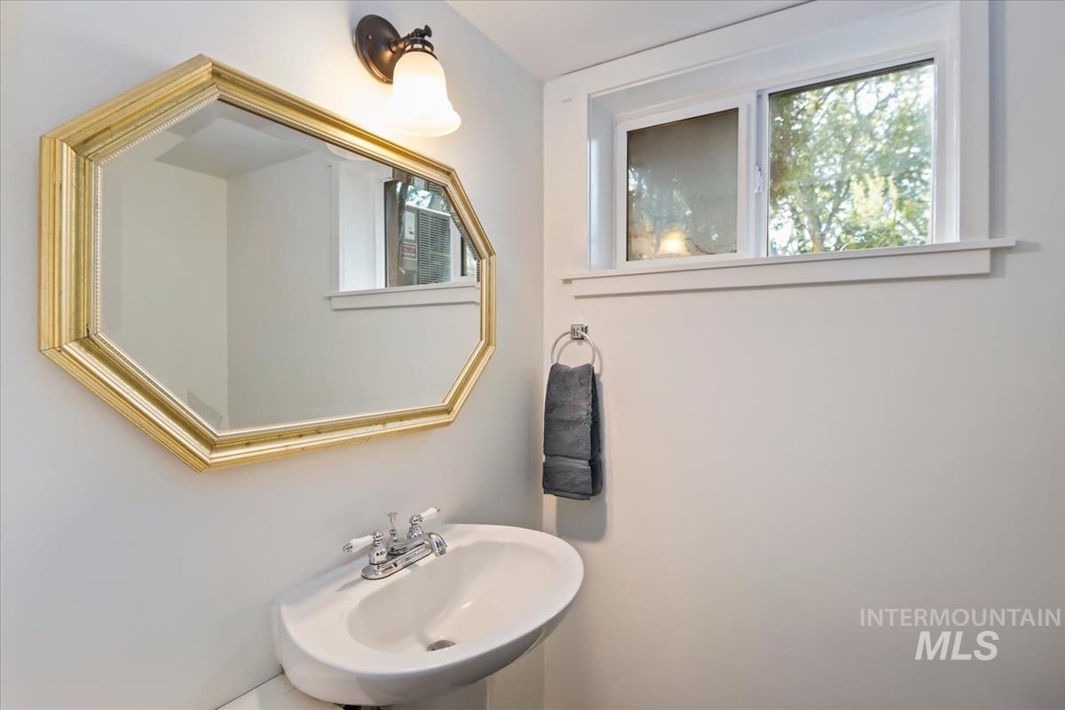 4711 W Glenn St, Boise, Idaho 83705, 4 Bedrooms, 2 Bathrooms, Residential For Sale, Price $550,000, 99003966