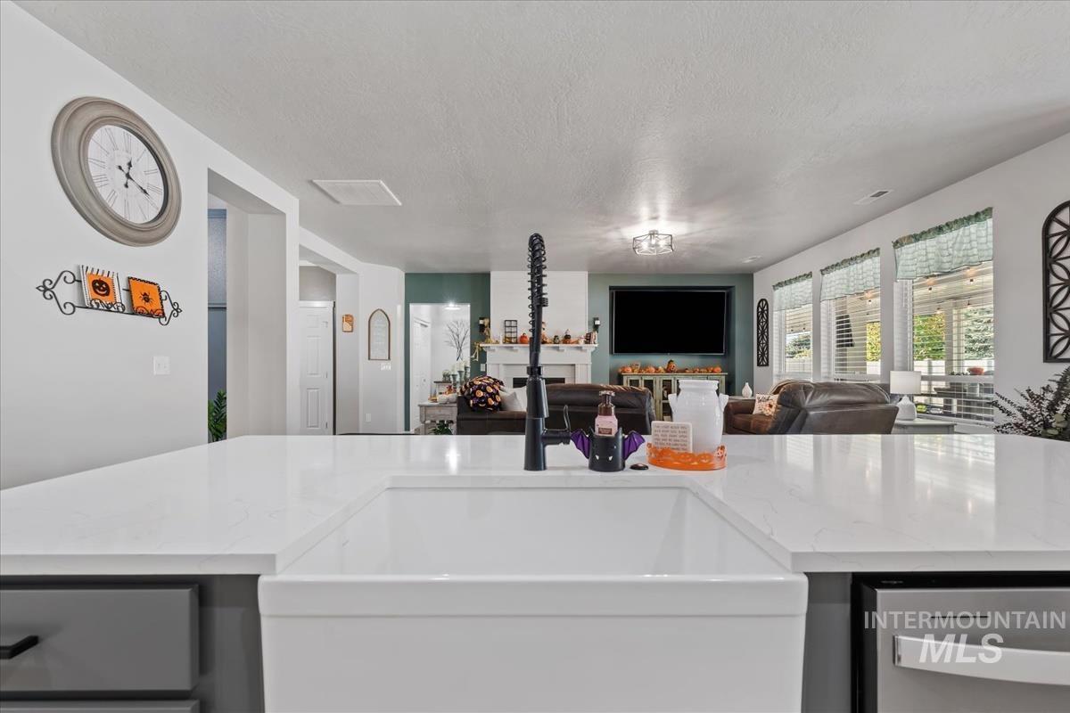 2875 N Kenneth Ave, Kuna, Idaho 83634, 4 Bedrooms, 2 Bathrooms, Residential For Sale, Price $673,900,MLS 99003973