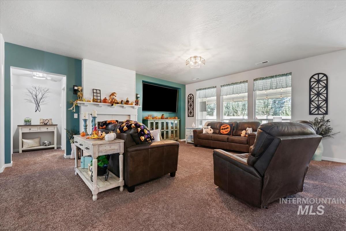 2875 N Kenneth Ave, Kuna, Idaho 83634, 4 Bedrooms, 2 Bathrooms, Residential For Sale, Price $673,900,MLS 99003973