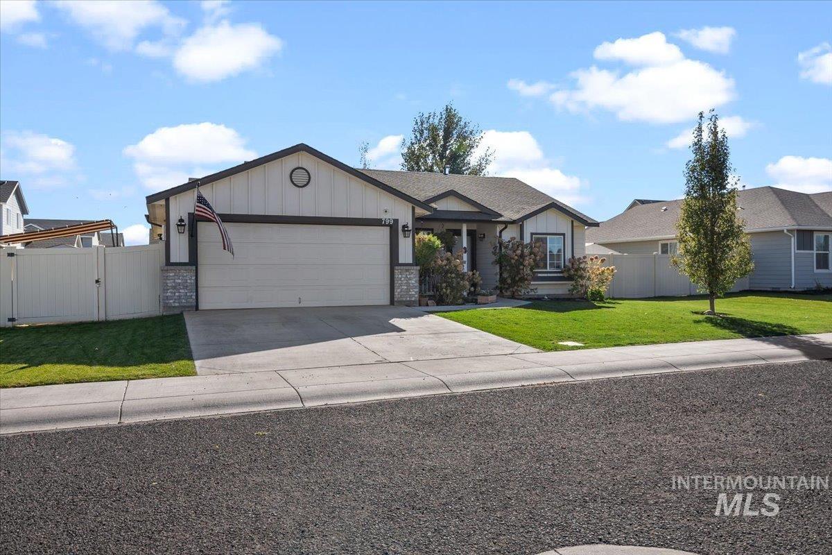 799 Pronghorn Dr., Twin Falls, Idaho 83301, 4 Bedrooms, 2 Bathrooms, Residential For Sale, Price $389,900, 99003975
