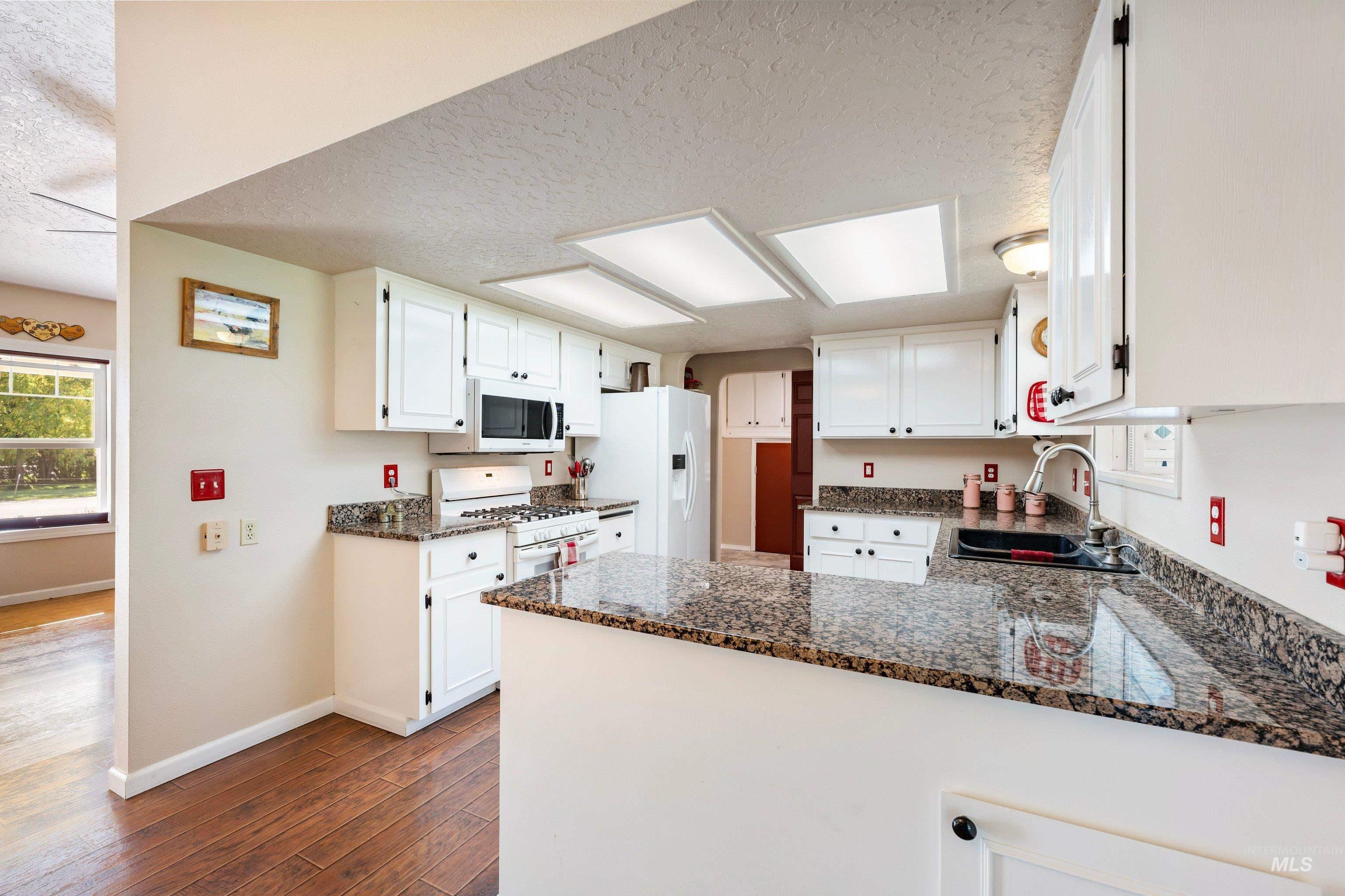 24478 Sweetwater Rd., Wilder, Idaho 83676, 3 Bedrooms, 2 Bathrooms, Residential For Sale, Price $575,000,MLS 99003982