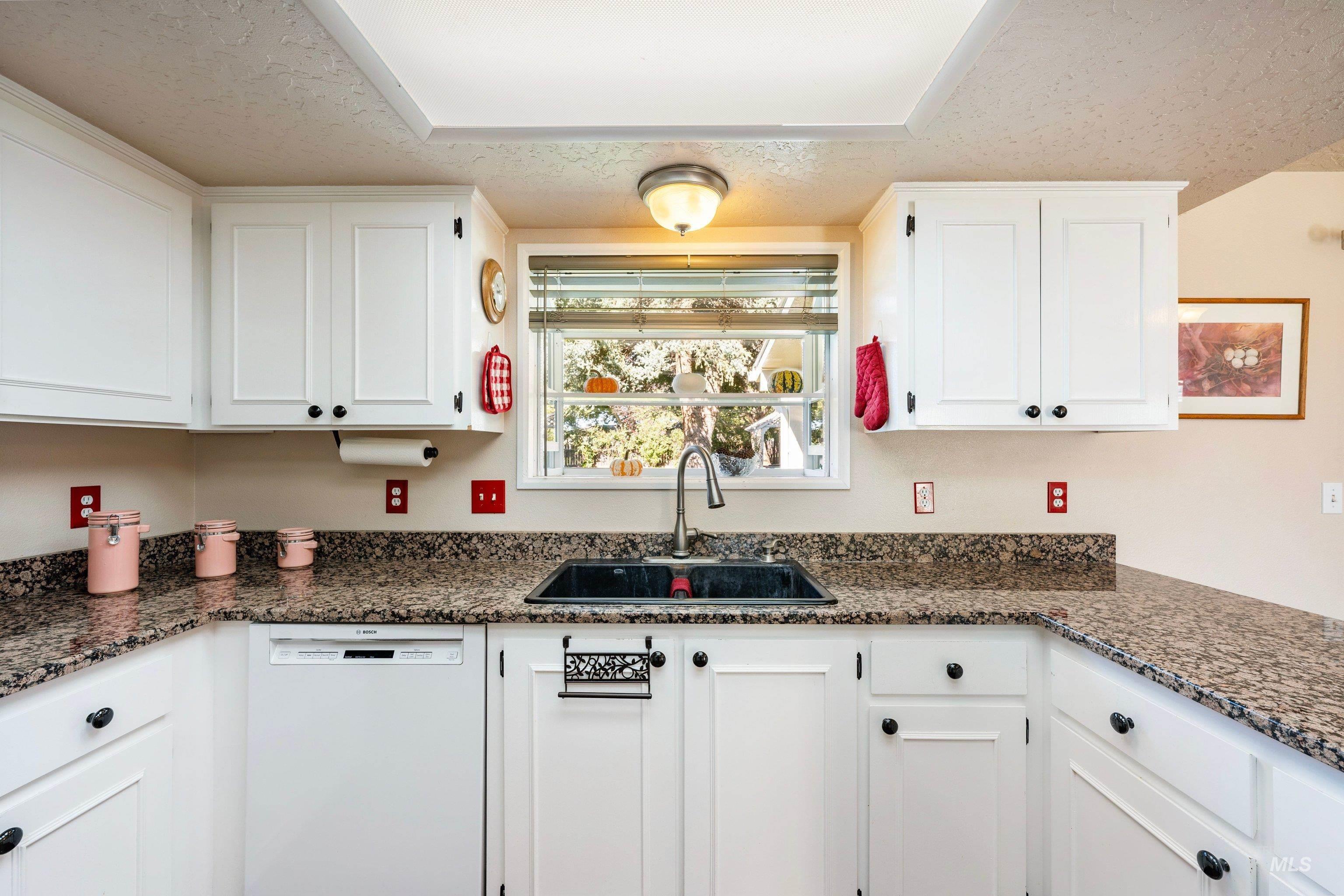 24478 Sweetwater Rd., Wilder, Idaho 83676, 3 Bedrooms, 2 Bathrooms, Residential For Sale, Price $575,000,MLS 99003982