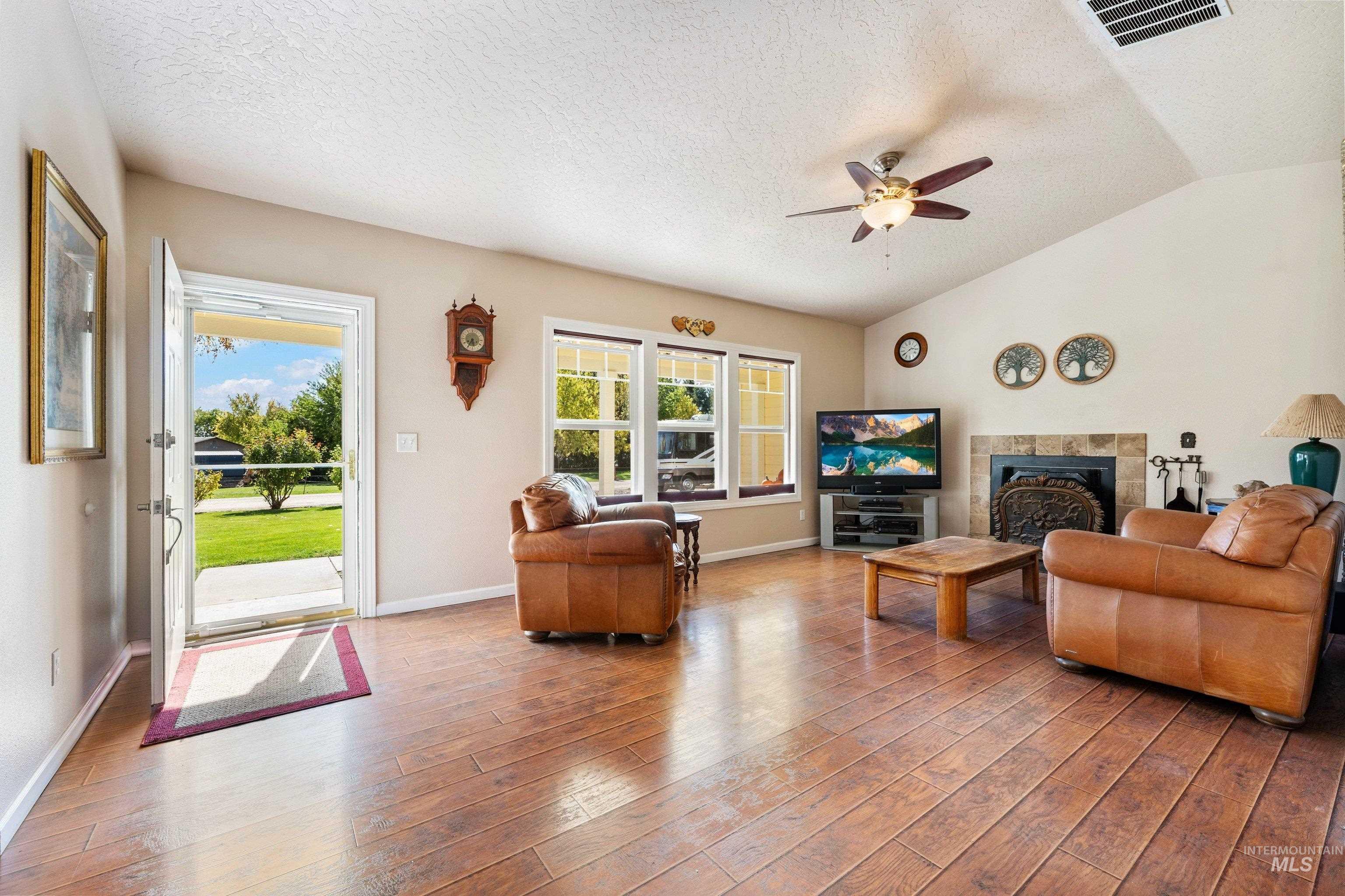 24478 Sweetwater Rd., Wilder, Idaho 83676, 3 Bedrooms, 2 Bathrooms, Residential For Sale, Price $575,000,MLS 99003982