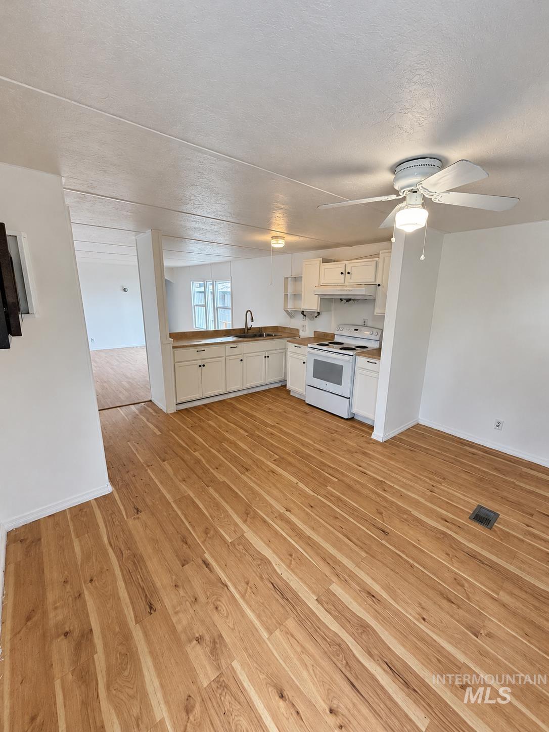571 Caldwell Blvd, Nampa, Idaho 83651, 2 Bedrooms, 1 Bathroom, Residential For Sale, Price $69,999, 99003984
