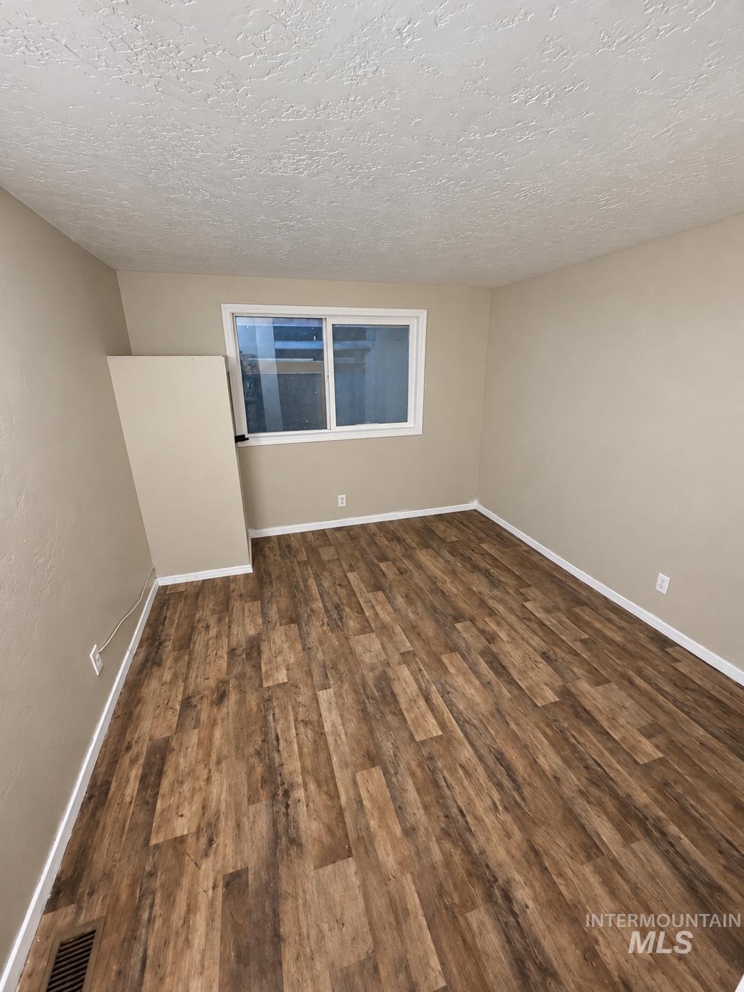 571 Caldwell Blvd, Nampa, Idaho 83651, 2 Bedrooms, 1 Bathroom, Residential For Sale, Price $69,999, 99003984